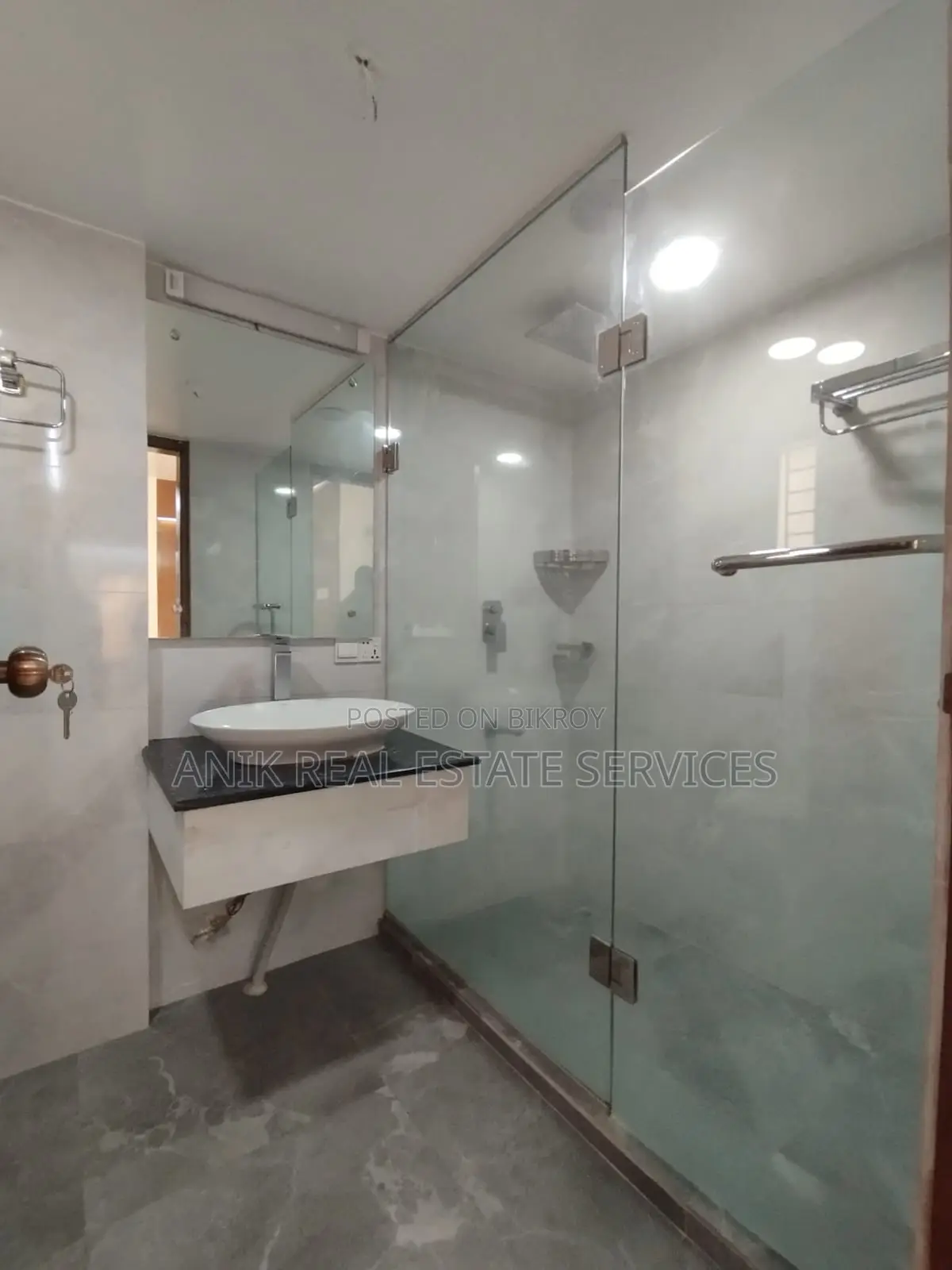 Good Quality 3200 Sft Un Farnised Flat Rent At Baridhara in Baridhara