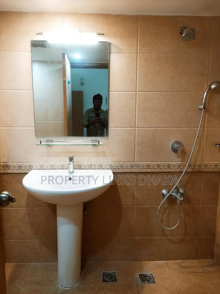 Unfurnished flat for Rent in Gulshan in Gulshan