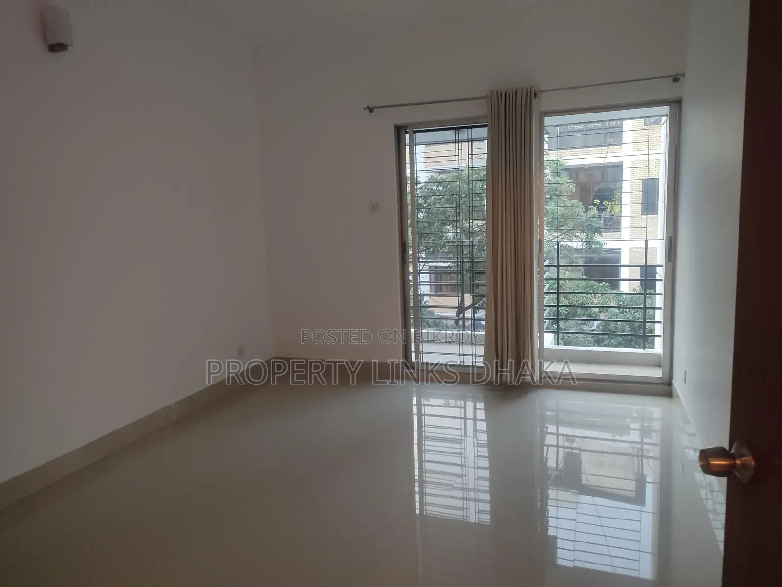 Newly Renovated flat for Rent in Baridhara Diplomatic Zone in Baridhara