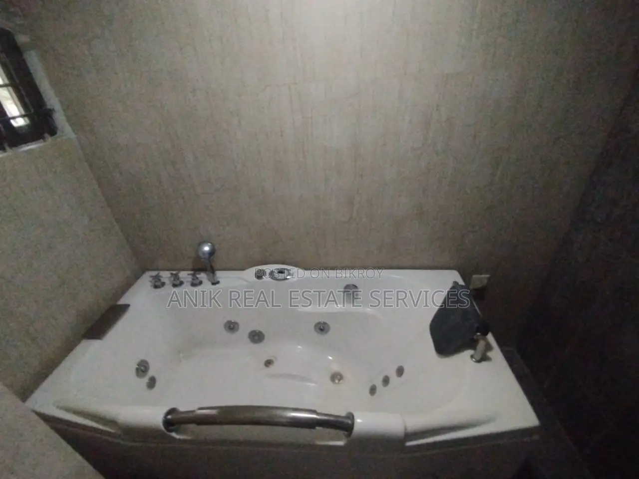 Duplex Good Quality 5000 Sft Full Farnised Flat Rent At Banani in Banani