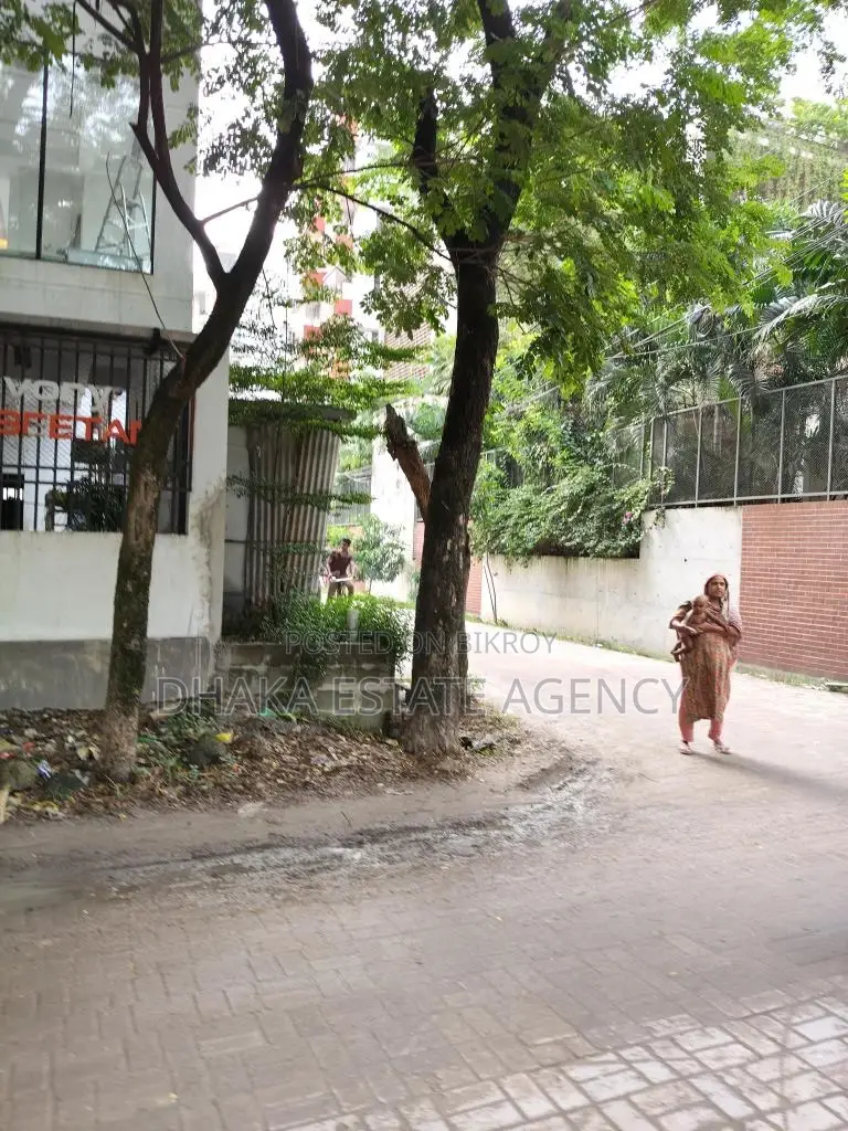 Block=J, 40ft×40ft, S/W Corner 10 Katha Plot Sale in Khilkhet