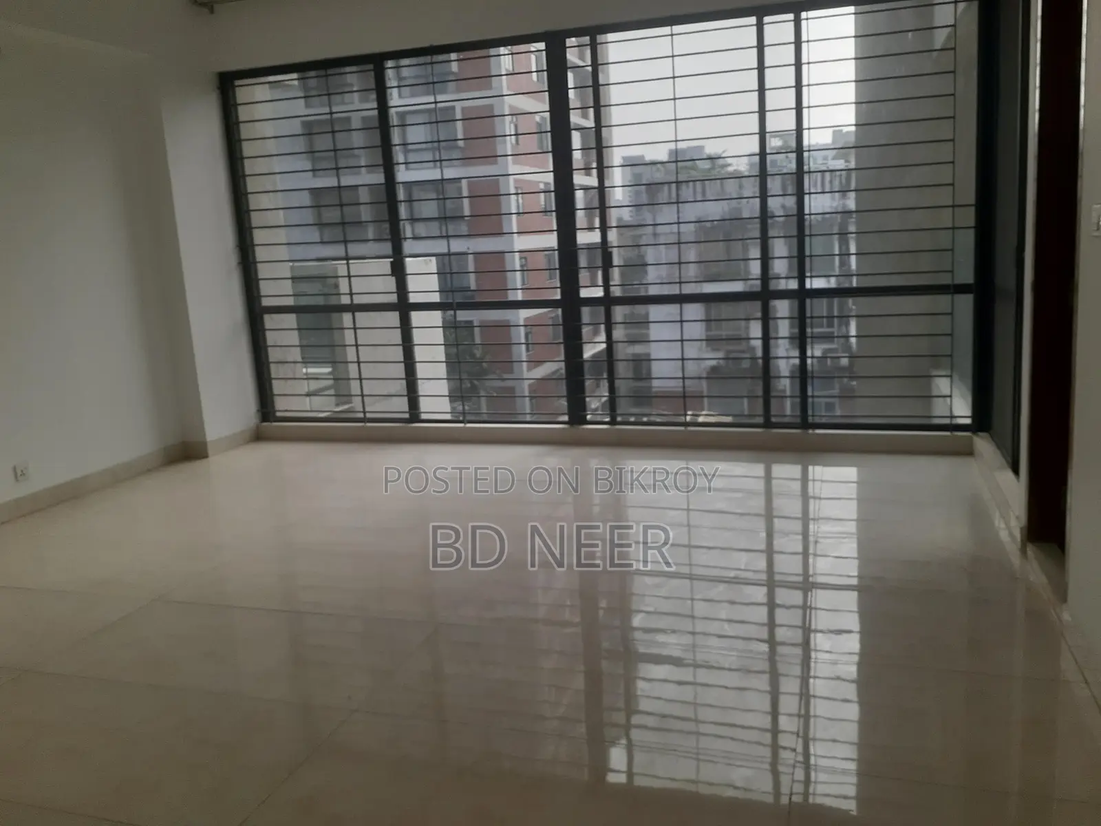 Semi-furnished 4-bedroom 4th-floor flat for rent in Gulshan-1 in Gulshan