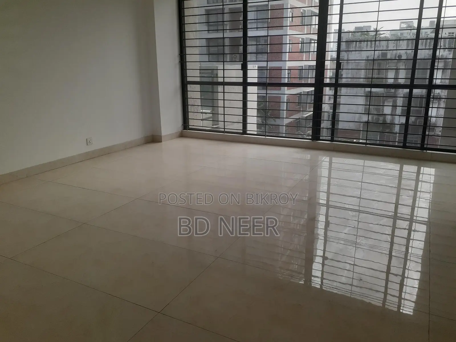 Semi-furnished 4-bedroom 4th-floor flat for rent in Gulshan-1 in Gulshan