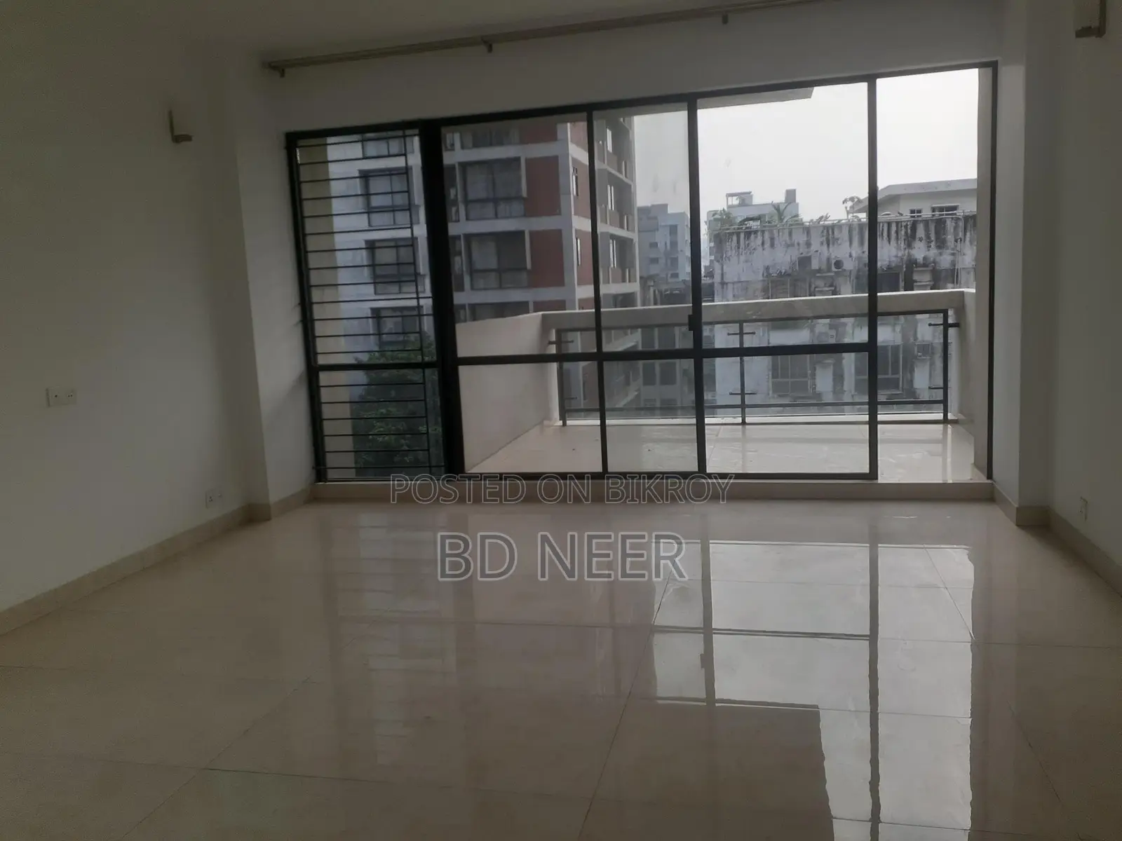 Semi-furnished 4-bedroom 4th-floor flat for rent in Gulshan-1 in Gulshan