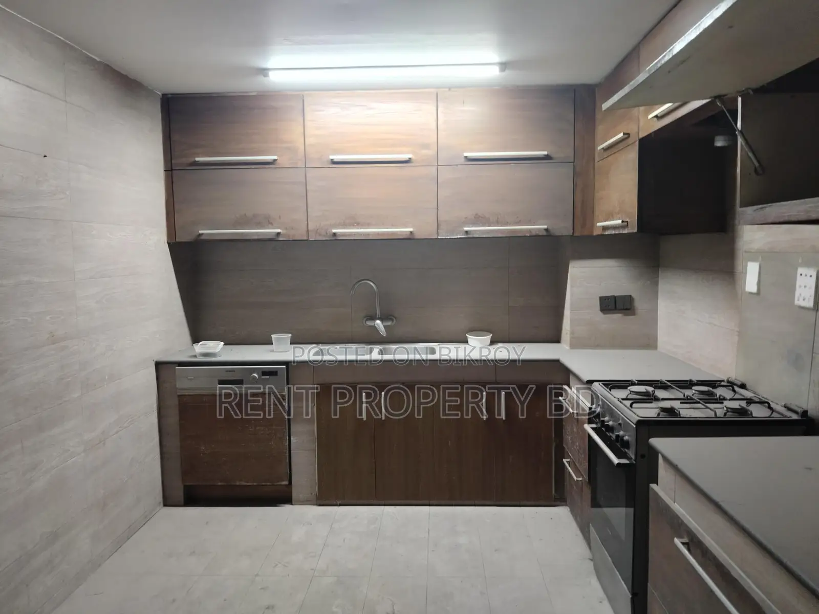 3900 sft Luxury unfurnished Flat For Rent In Gulshan 2 North in Gulshan