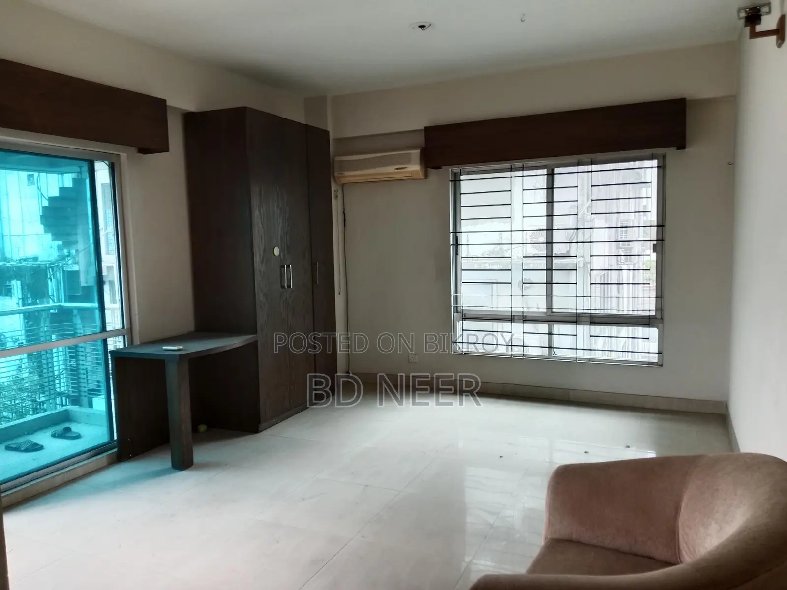 good unfurnish 3 Bed room apt available in banani in Banani