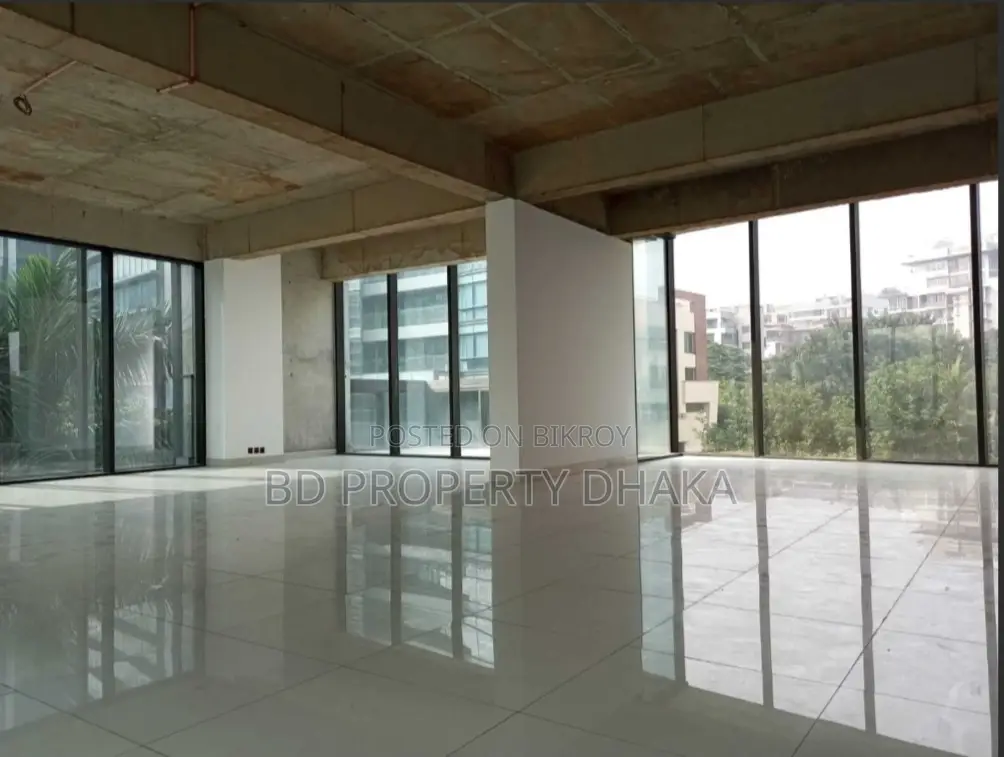 3950 Sqft Ground floor shop Showroom Cafe Rent in Gulshan Avenue Corner in Gulshan