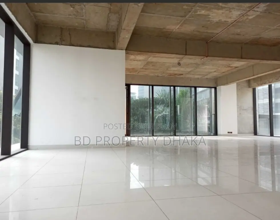 3950 Sqft Ground floor shop Showroom Cafe Rent in Gulshan Avenue Corner in Gulshan