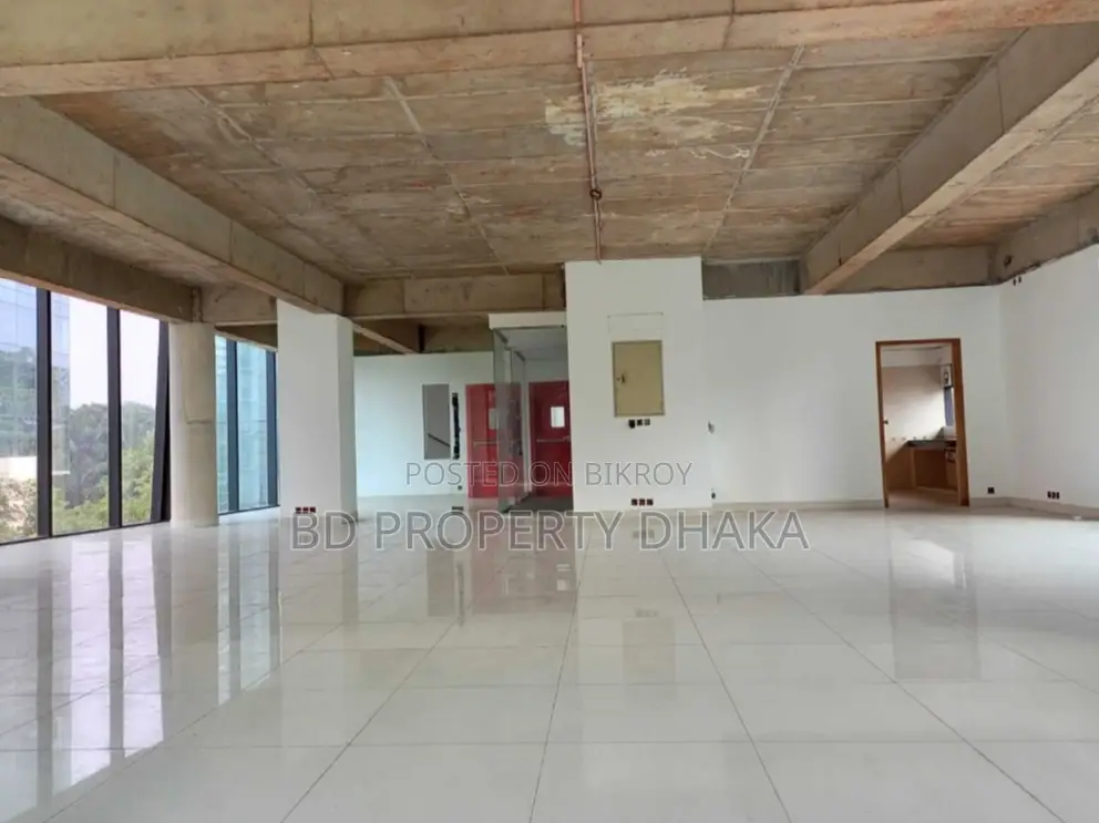 3950 Sqft Ground floor shop Showroom Cafe Rent in Gulshan Avenue Corner in Gulshan