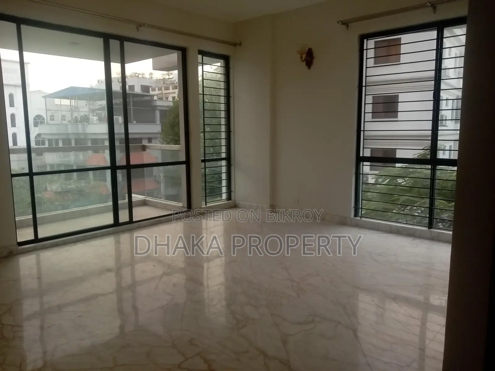 Un-Furnished 2520-Sqft Nice Flat Rent in Gulshan in Gulshan