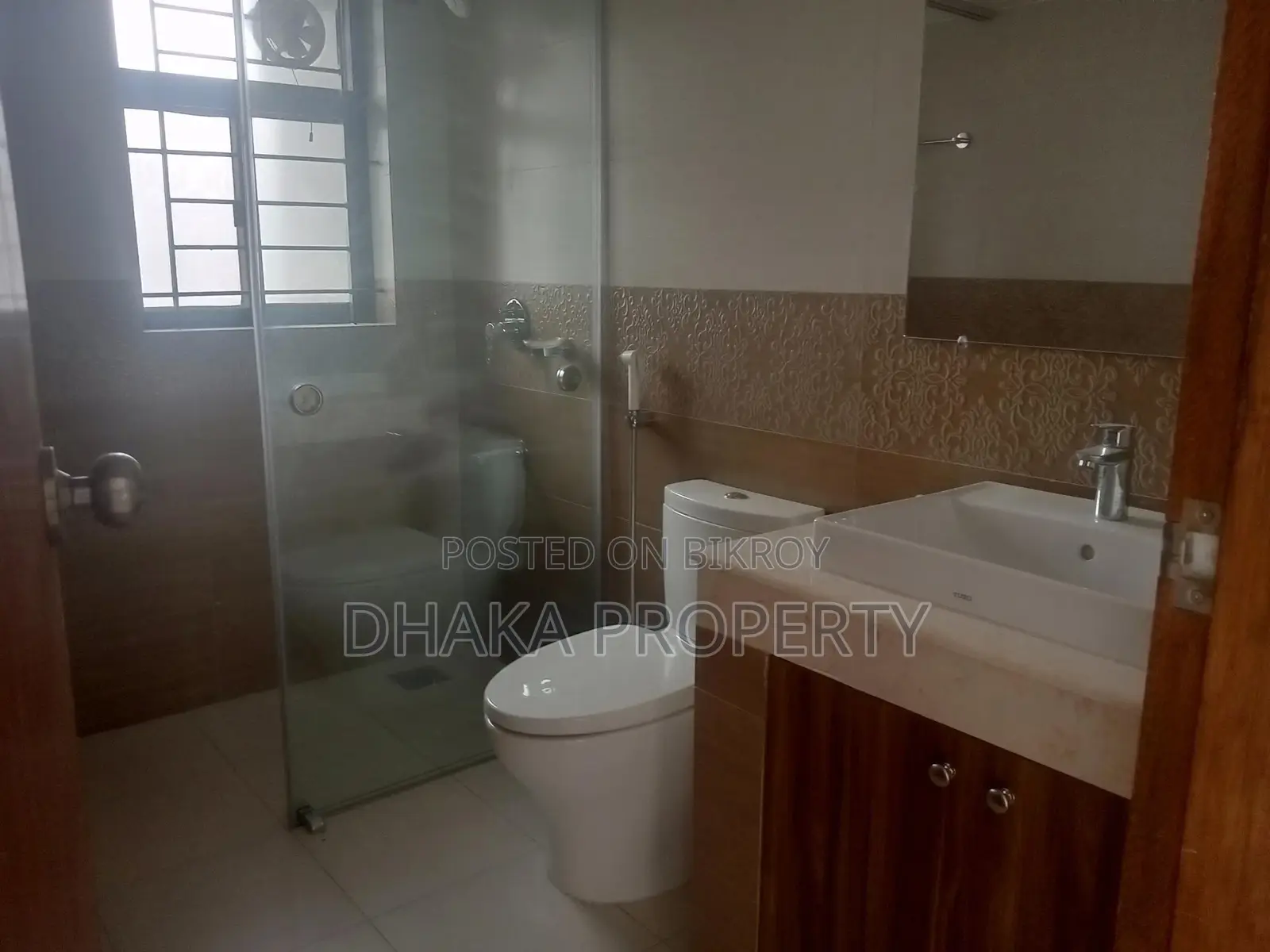 Un-Furnished 2520-Sqft Nice Flat Rent in Gulshan in Gulshan