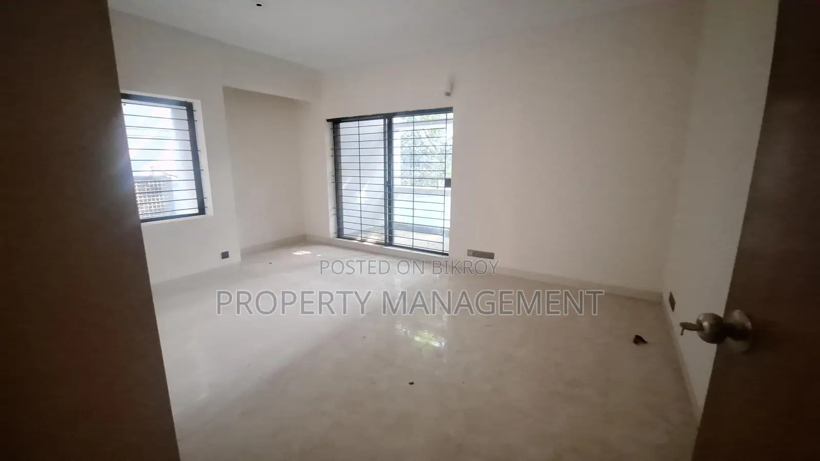 2100 Sqft Office Space For Rent in Gulshan 1 with Nice View in Gulshan