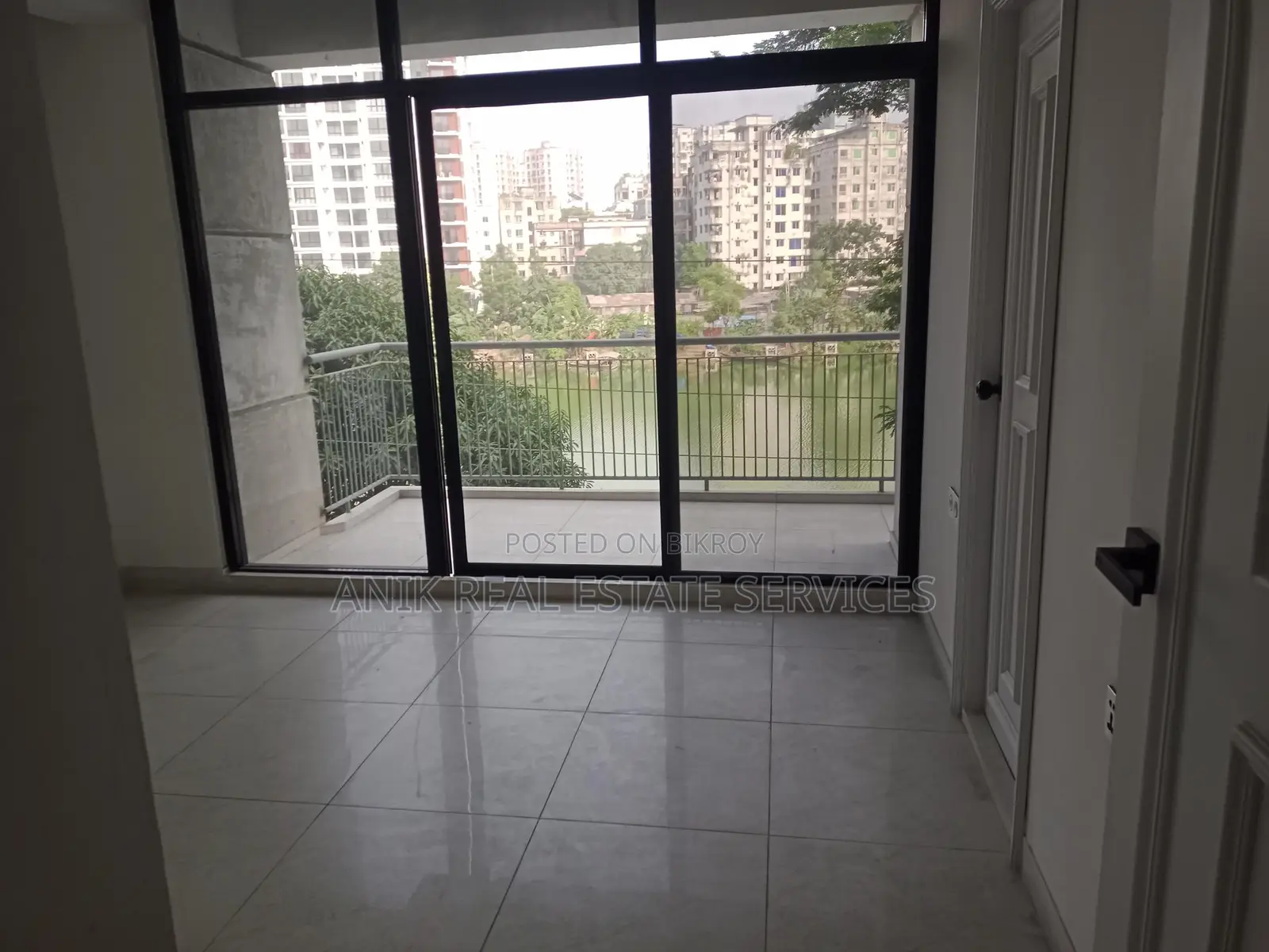 New Good Quality 6500 Sft Un Farnised Flat Rent At Gulshan 2 in Gulshan