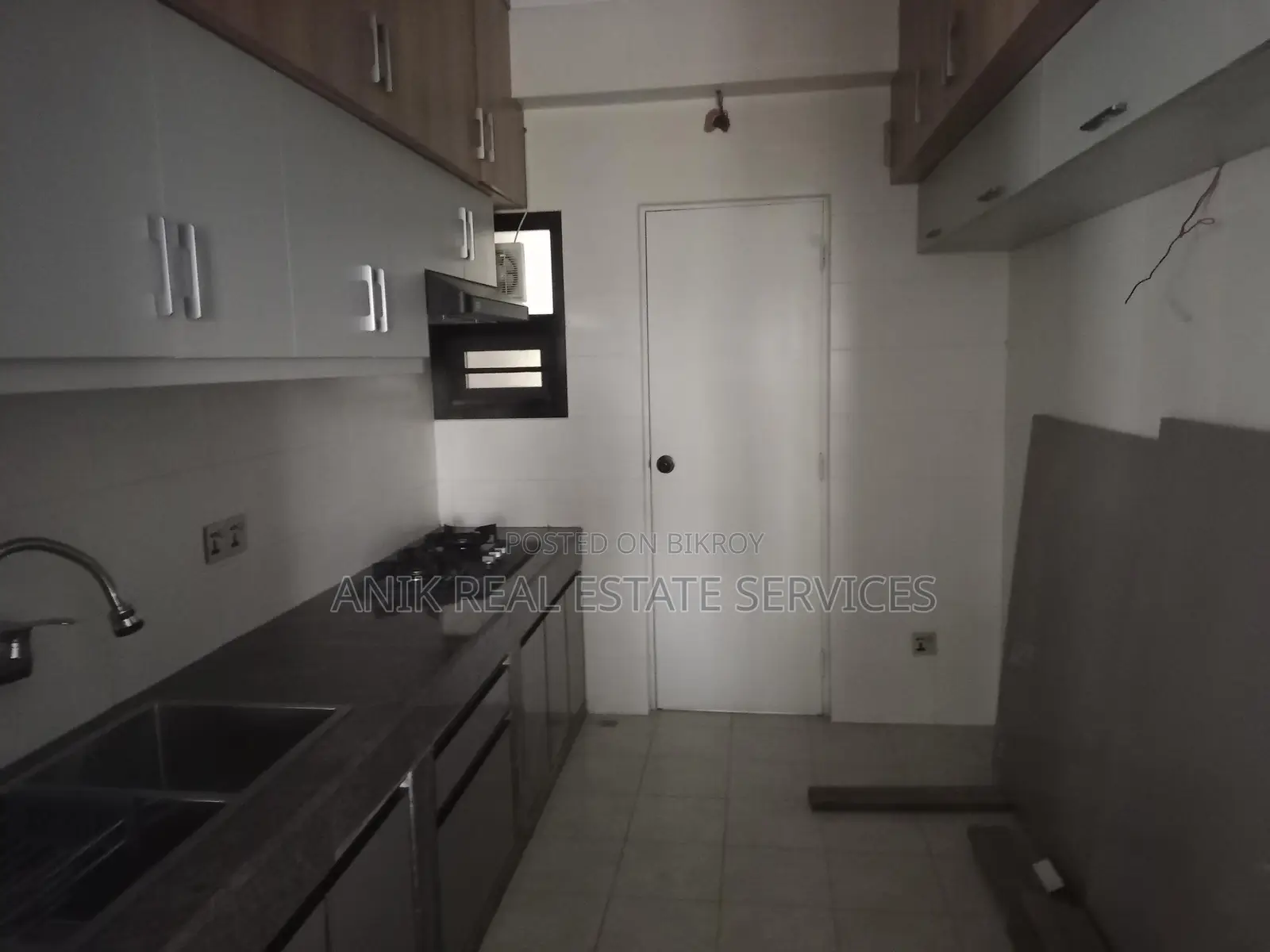 New Good Quality 6500 Sft Un Farnised Flat Rent At Gulshan 2 in Gulshan