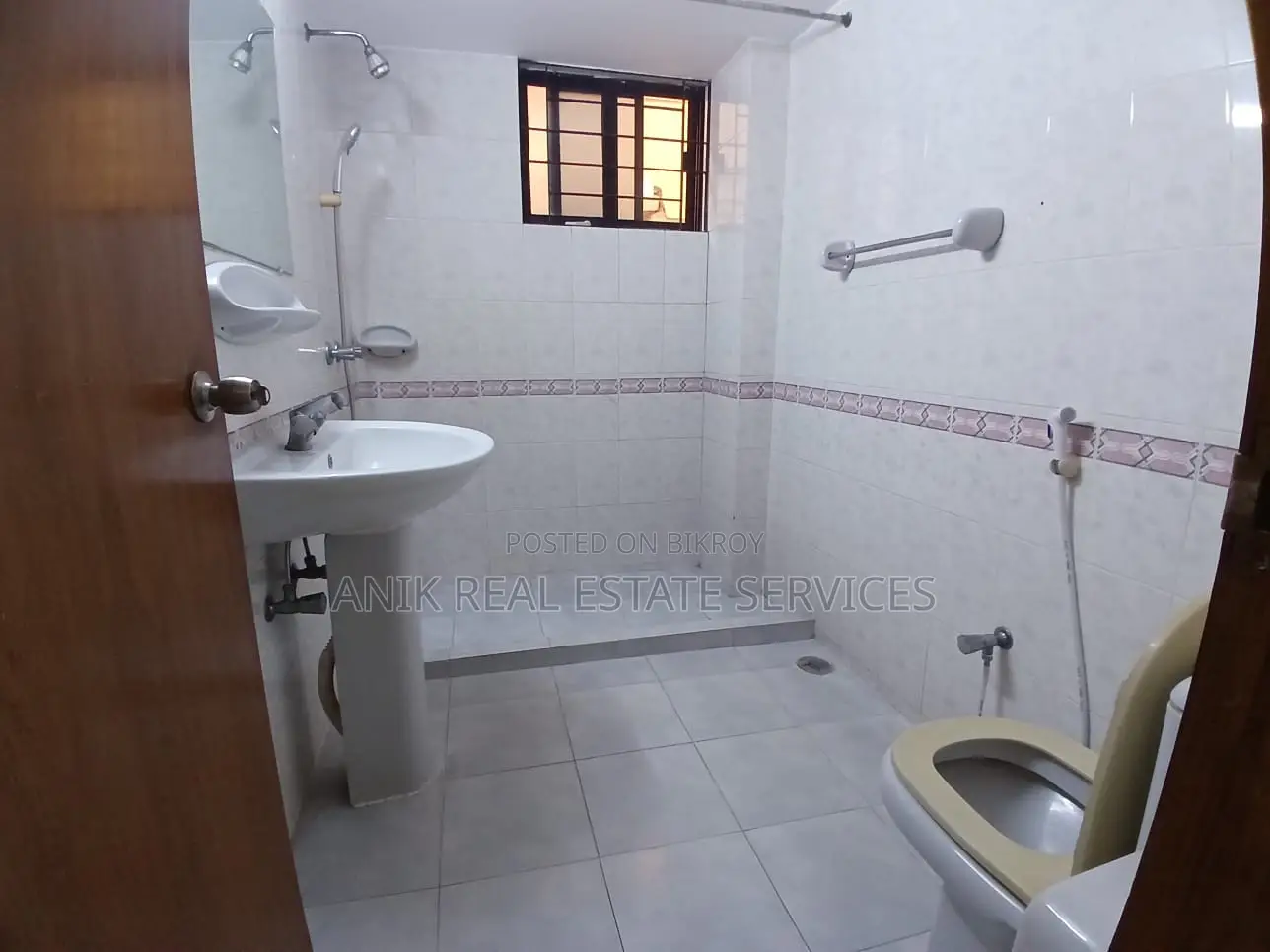 Good Quality 3 Bedroom Full Farnised Flat Rent In Gulshan 2 in Gulshan