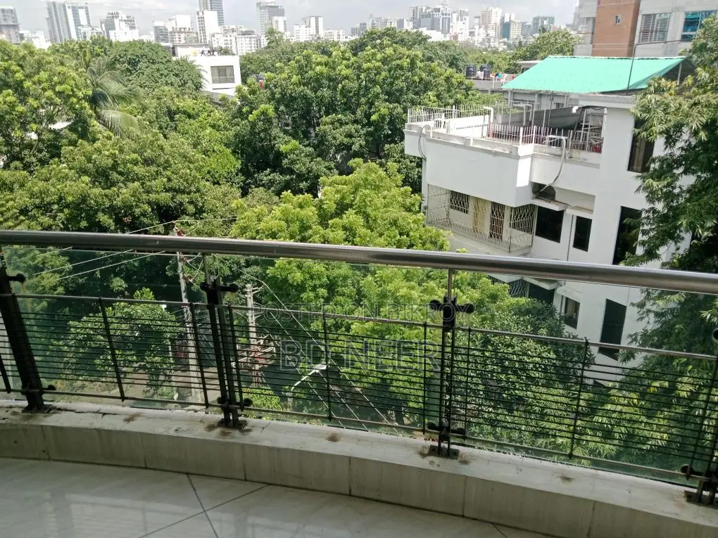 wonderful furnish 3 Bed room apt rent in banani in Banani