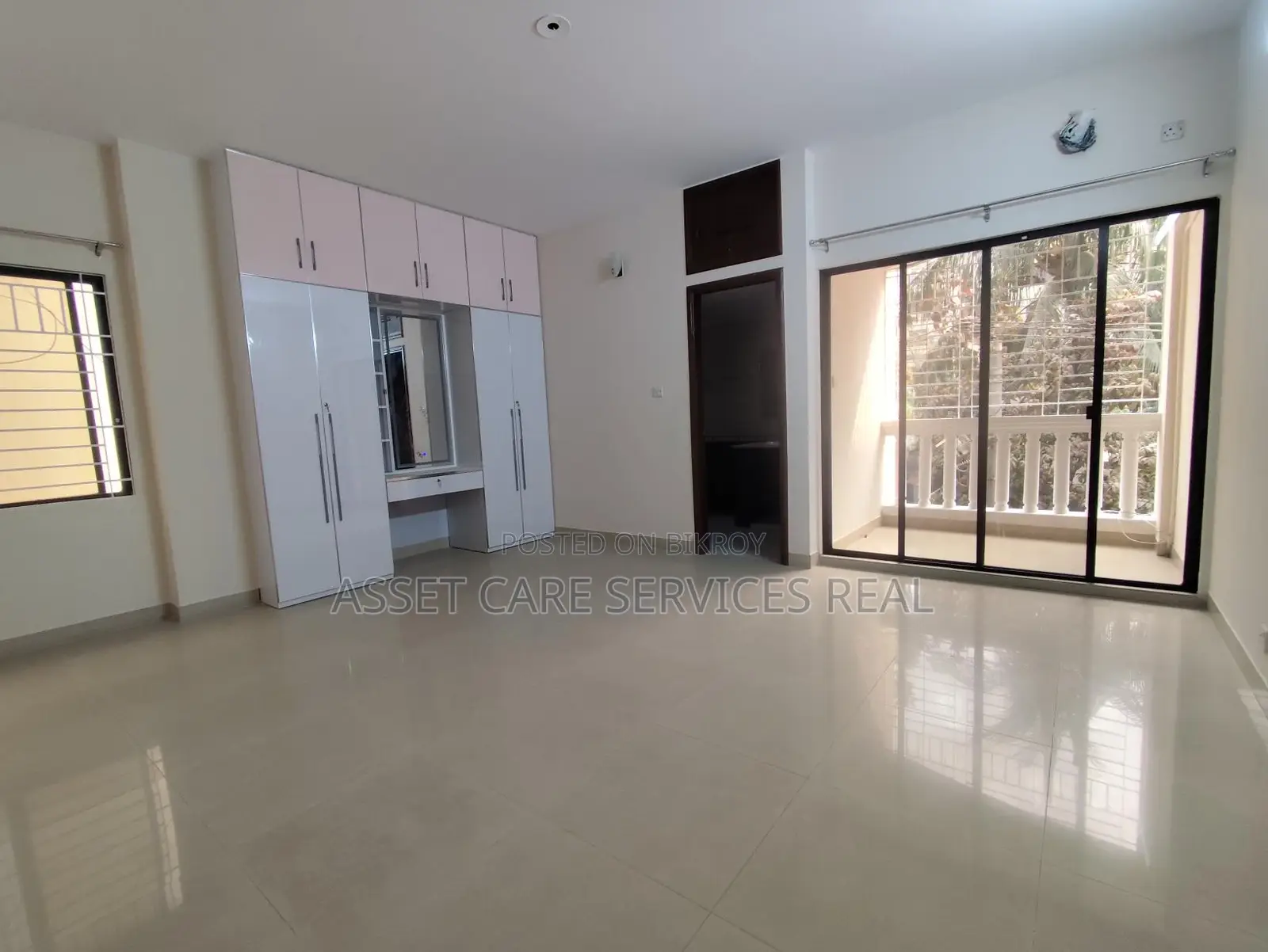 3000-Sqft 3Bed Un-Furnished Exclusive Apartment Rent In Gulshan-2 in Gulshan