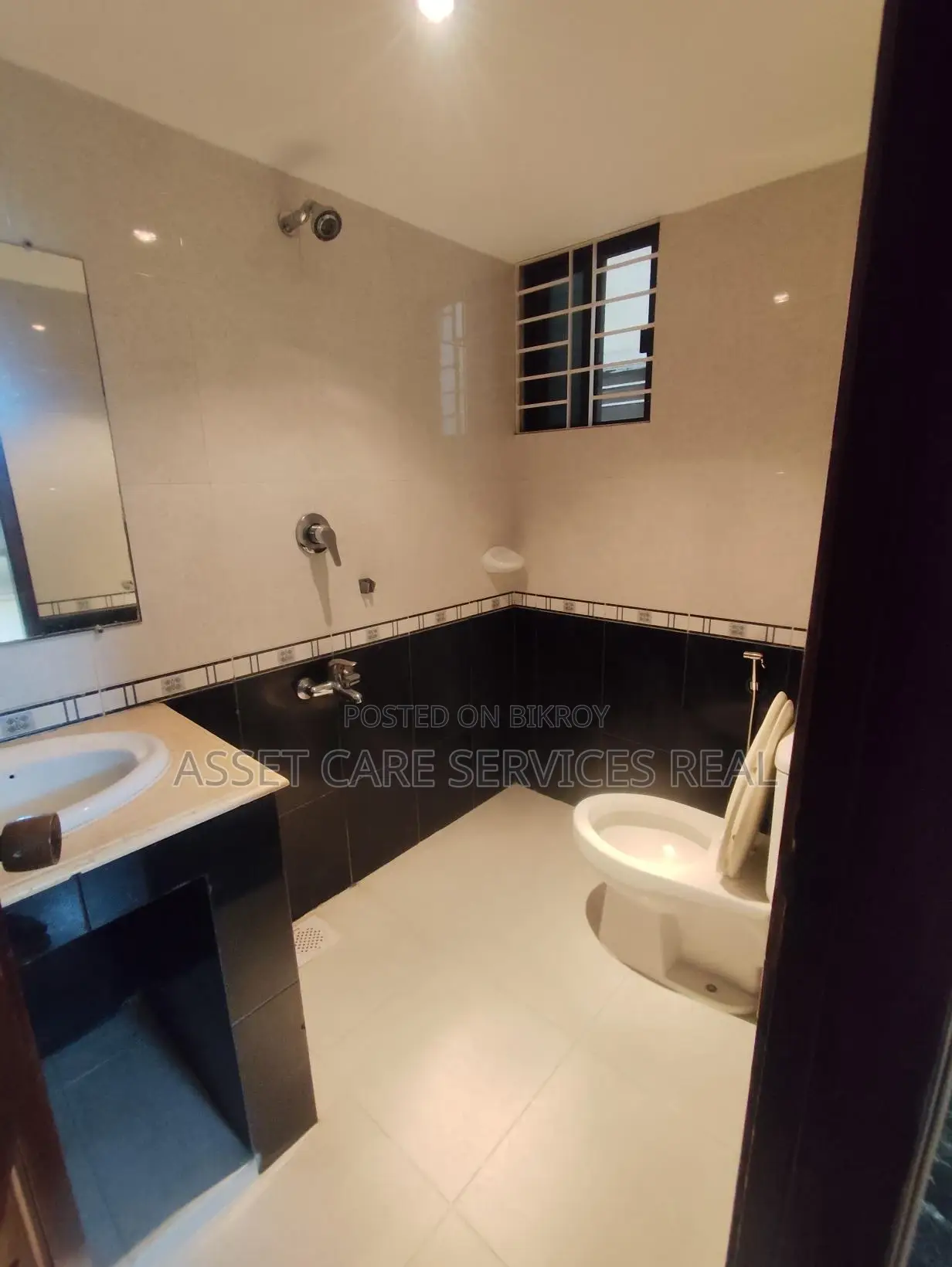 3000-Sqft 3Bed Un-Furnished Exclusive Apartment Rent In Gulshan-2 in Gulshan