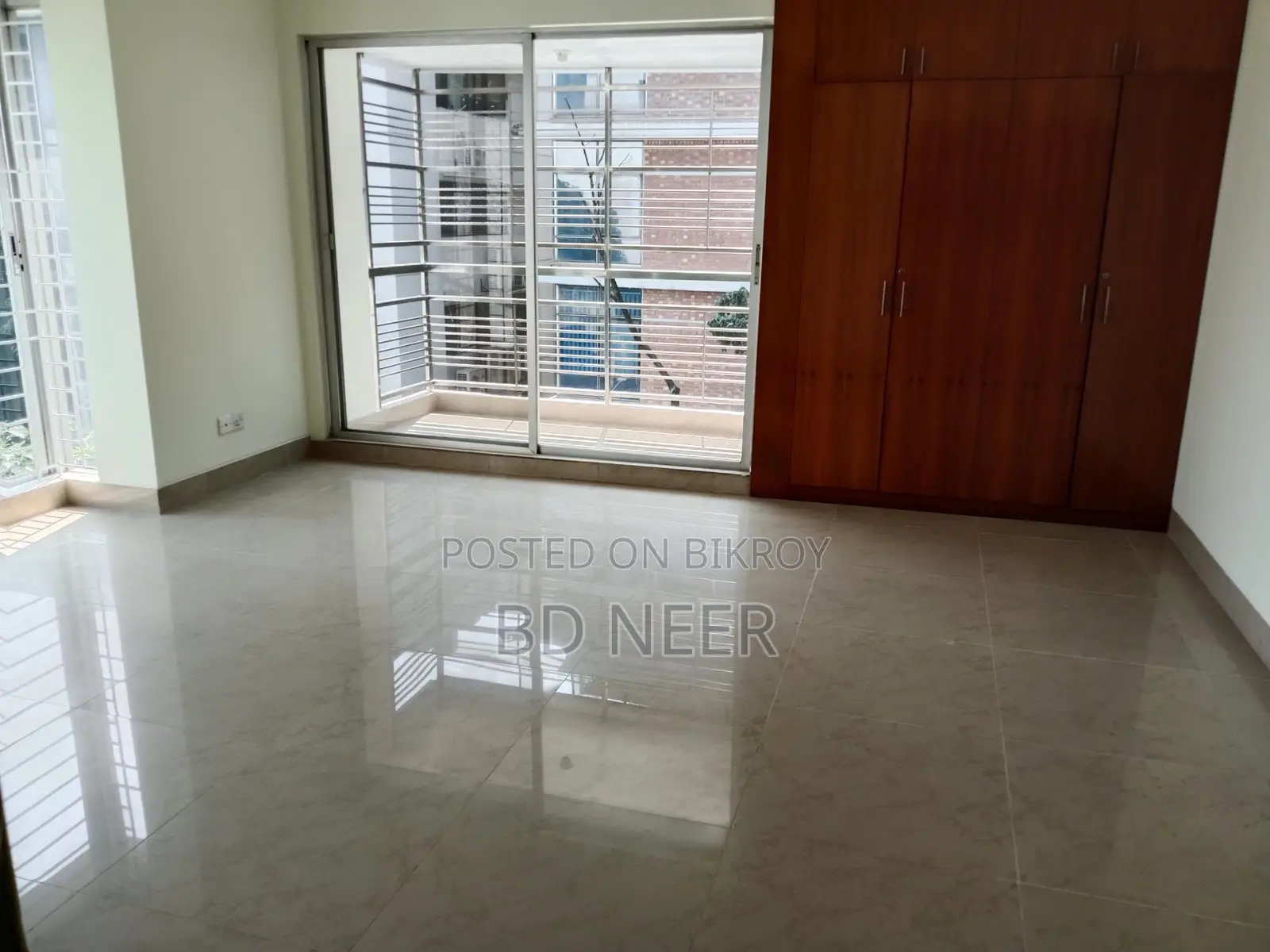 Unfurnish 3 Bed room apt available in banani North in Banani