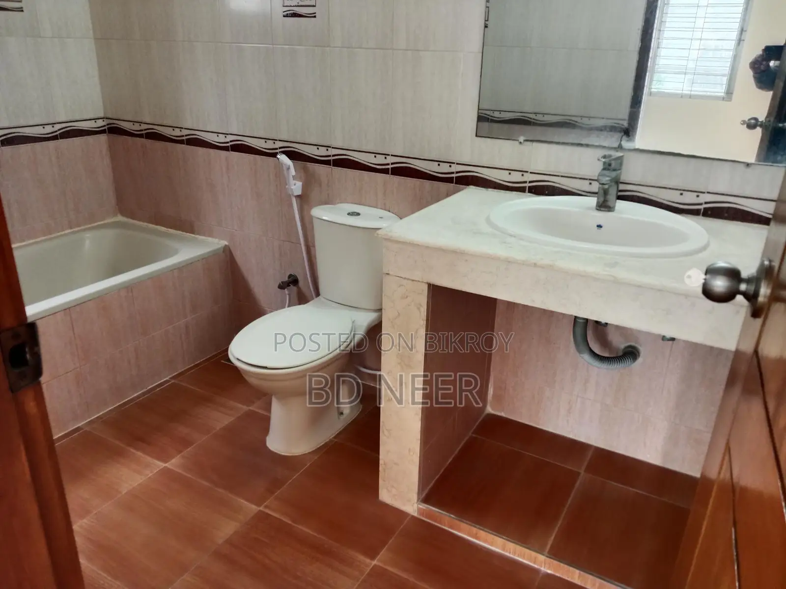 Unfurnish 3 Bed room apt available in banani North in Banani