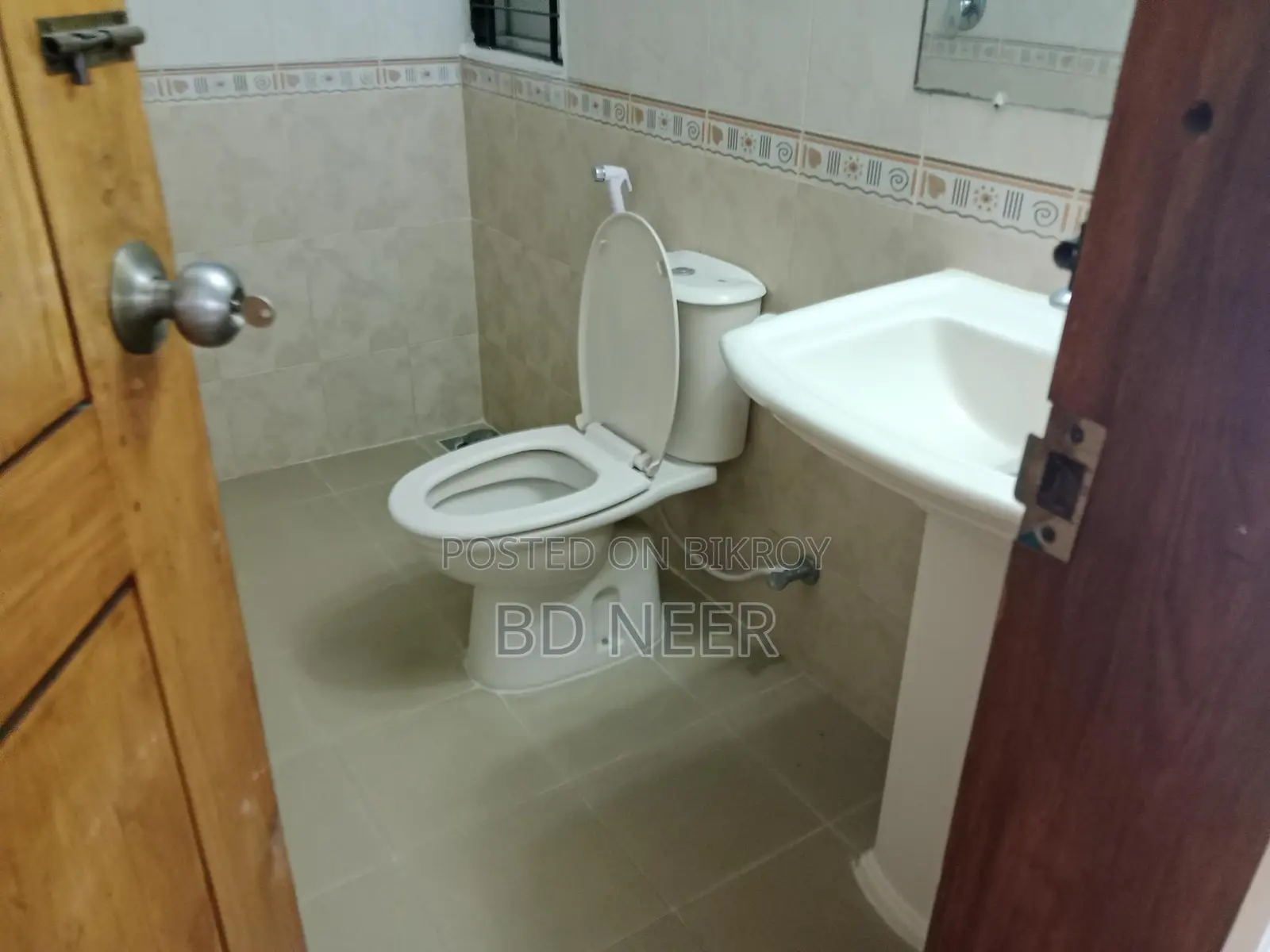 Unfurnish 3 Bed room apt available in banani North in Banani