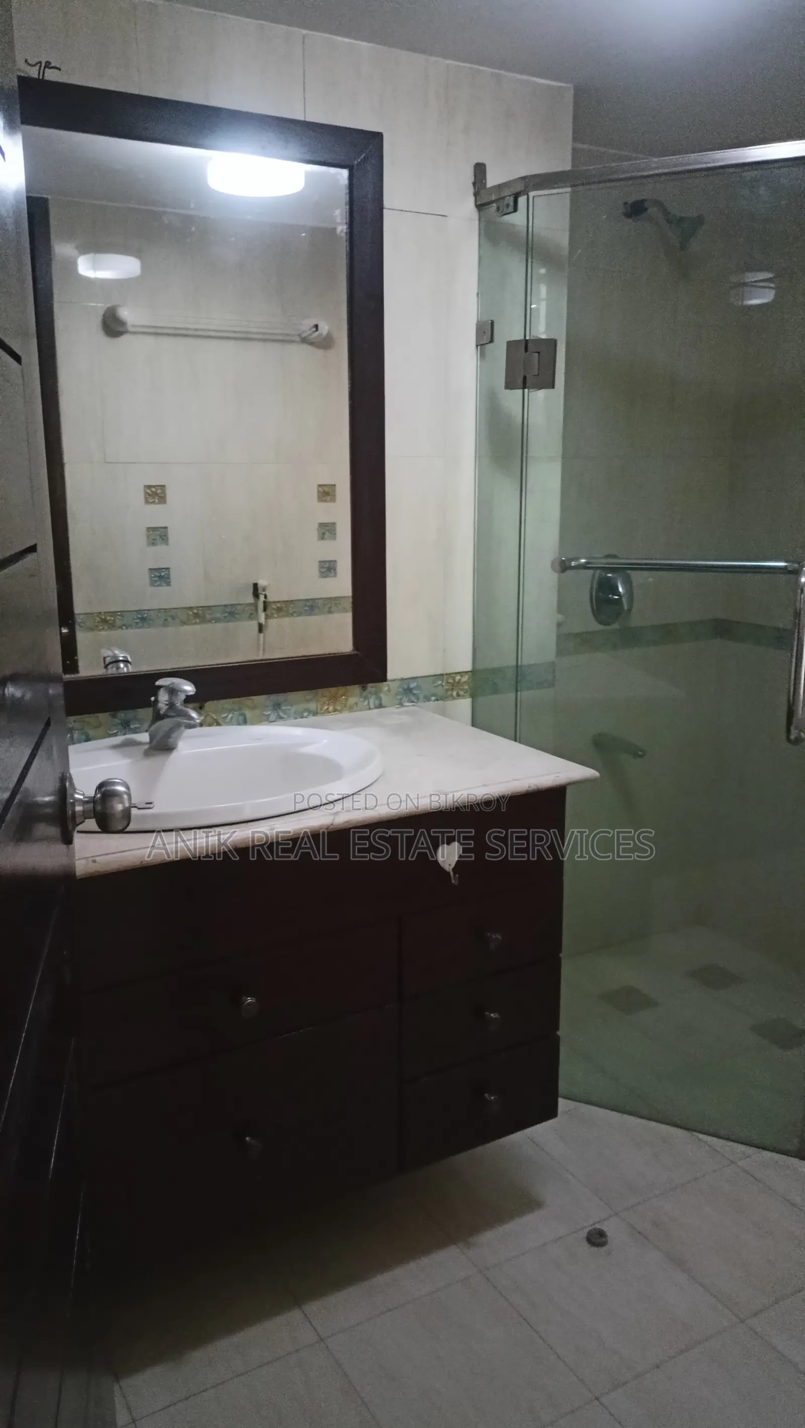 Good Quality 3 Bedroom Un Farnised Flat Rent At Gulshan 2 in Gulshan