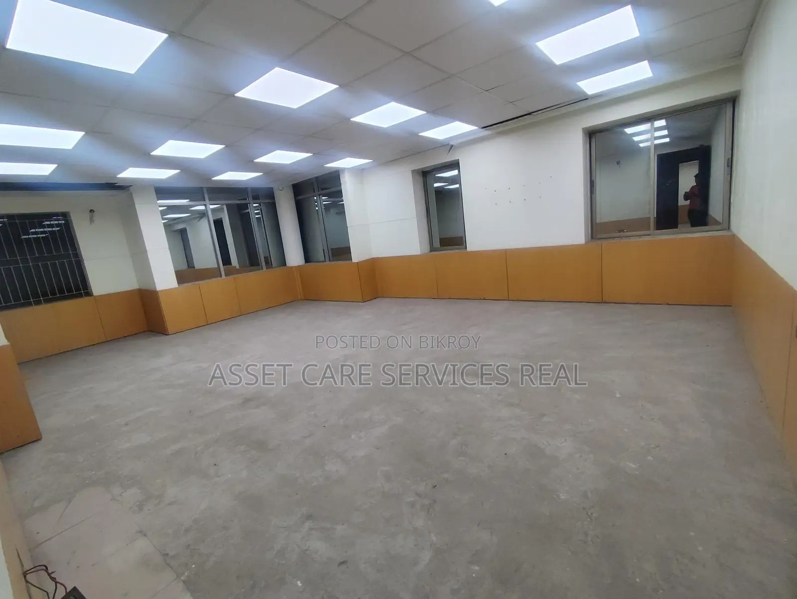Gulshan-1 Avenue Road 6000Sqft Commercial Office Space Rent in Gulshan