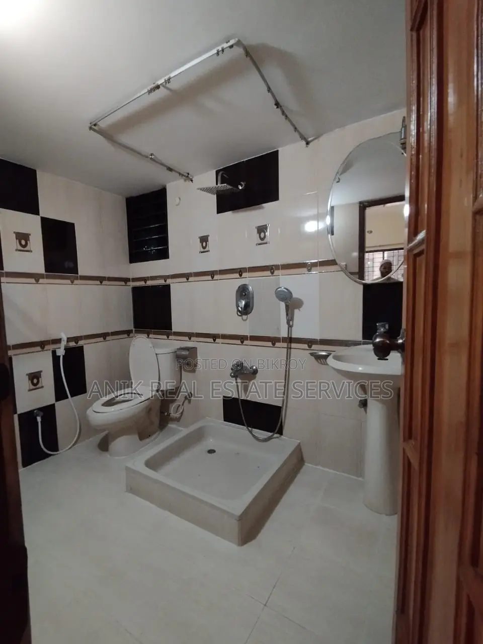 2300 Sft Office Space Rent At Gulshan 2 in Gulshan