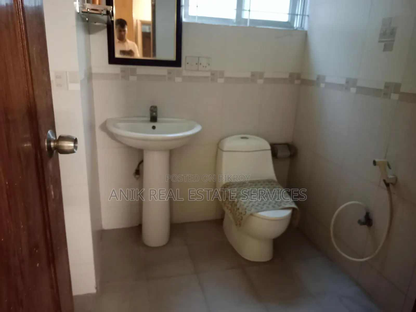 Good Quality 4 Bedroom Semi Furnished Flat Rent In Gulshan in Gulshan