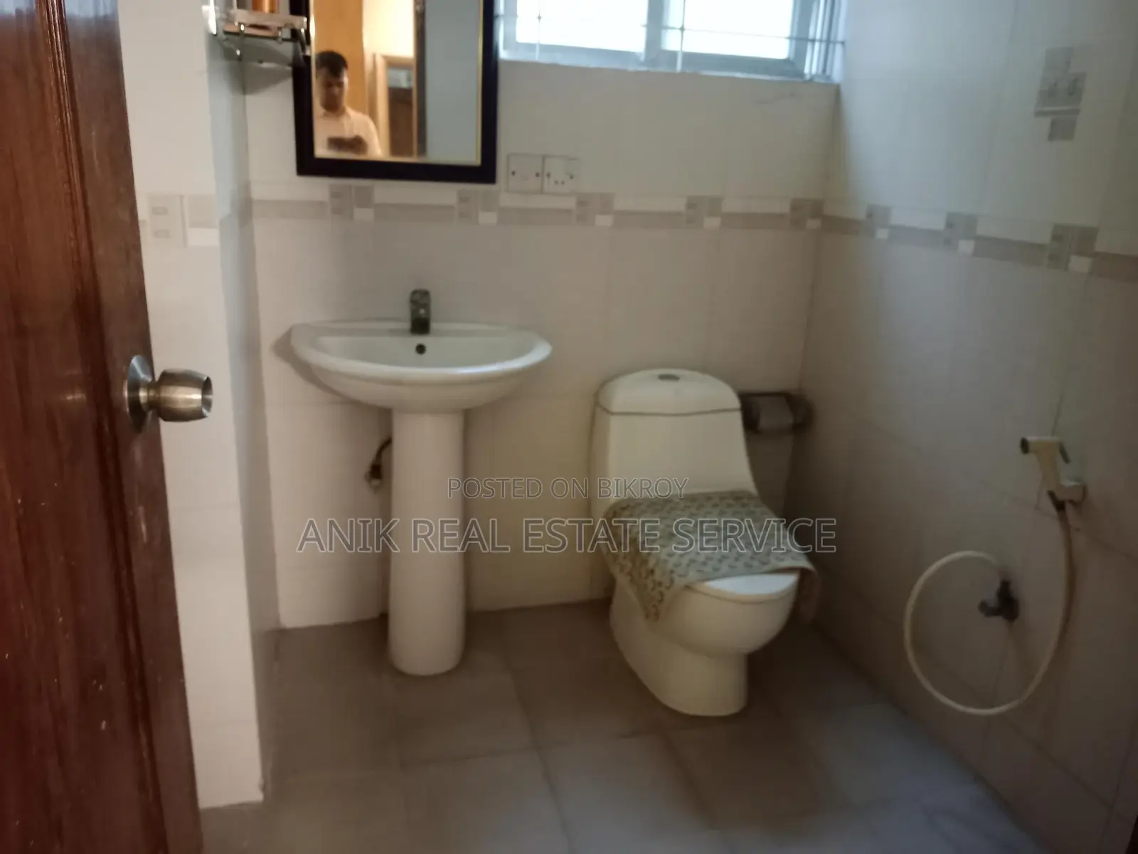 Good Quality 4 Bedroom Semi Furnished Flat Rent In Gulshan in Gulshan