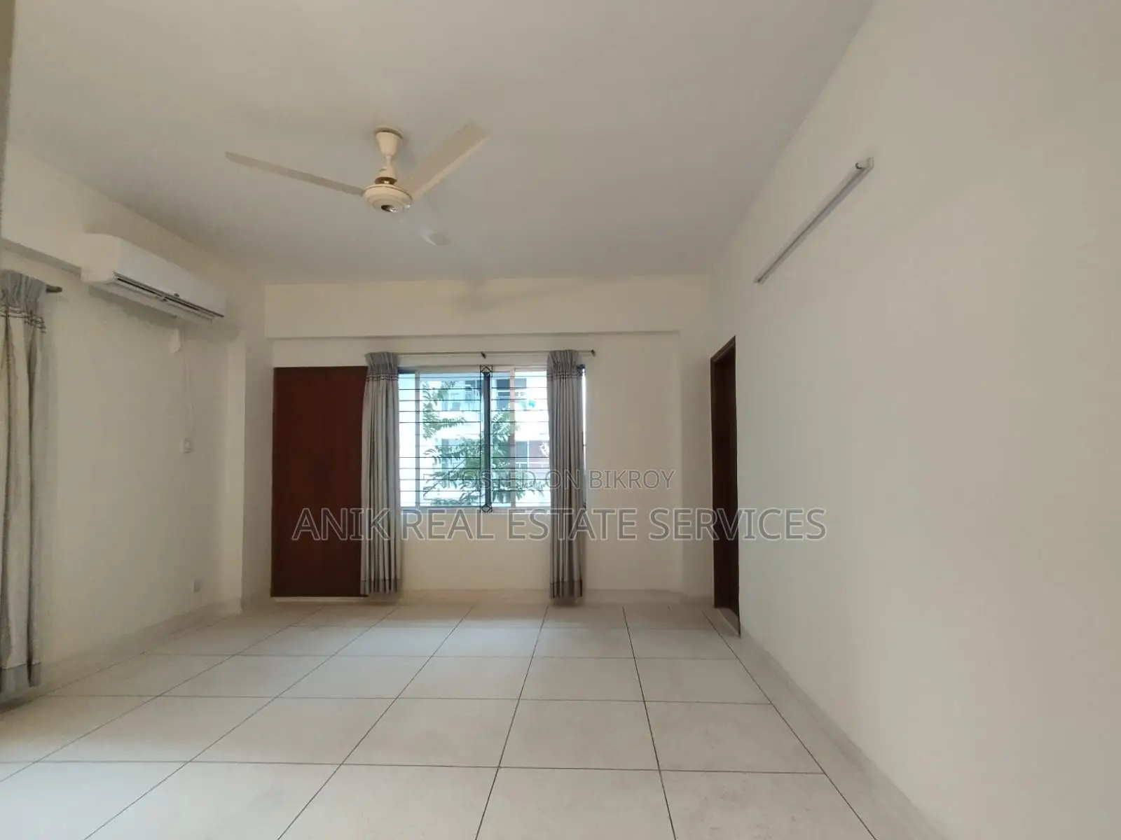Good Quality 3 Bedroom Semi Farnised Flat Rent At Baridhara in Baridhara