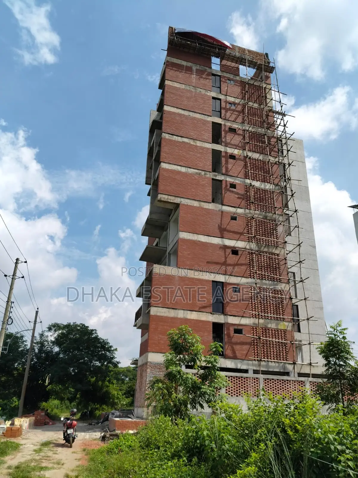 UNITED CITY MADANI AVENUE 100 FEET in Khilkhet