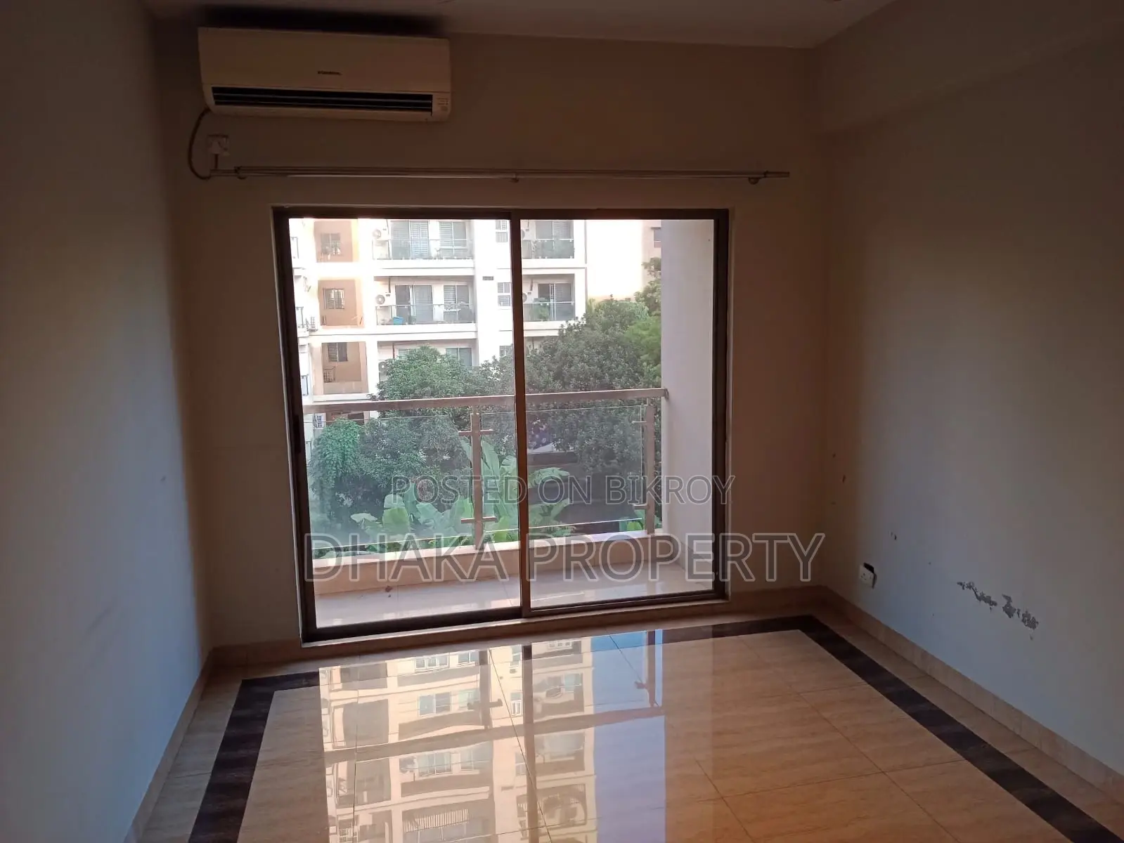 4-Beds (Gym-Swimming pool) Luxurious Apartment Rent in Gulshan North in Gulshan