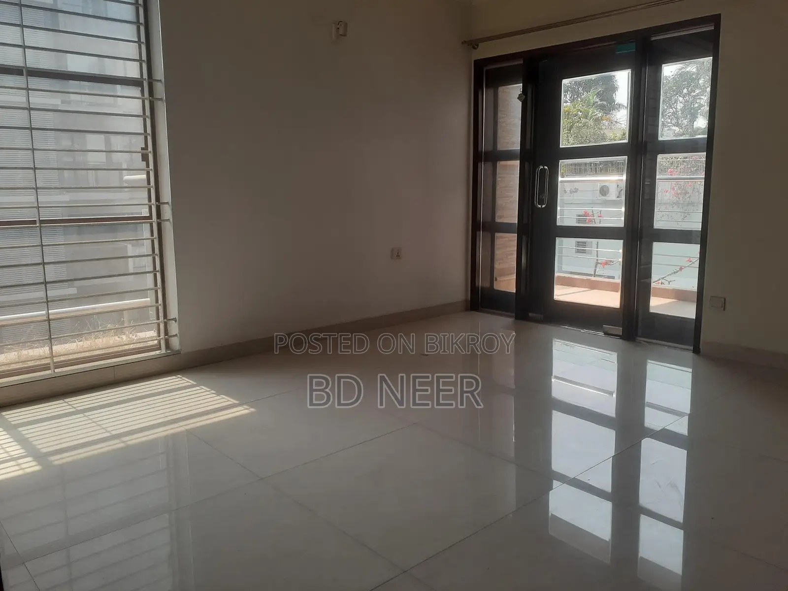 Semi Furnished Nice 4 Bedroom Flat Rent in Gulshan-2 North in Gulshan