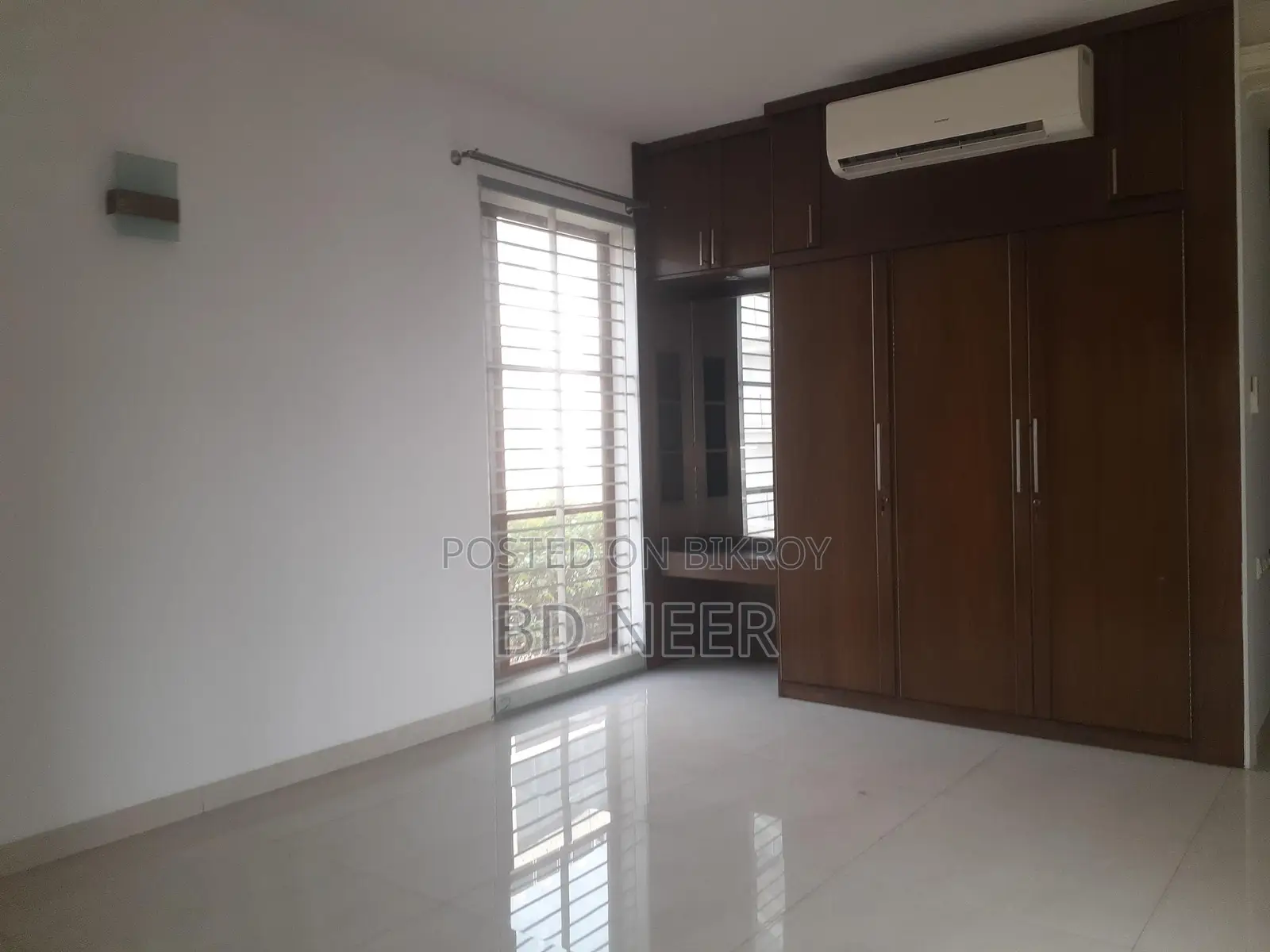 Semi Furnished Nice 4 Bedroom Flat Rent in Gulshan-2 North in Gulshan