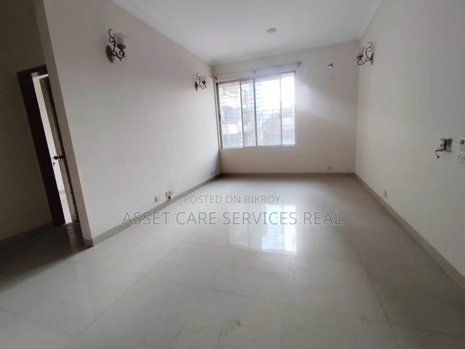 Un-Furnished 3-Bed Apartment for Rent in Gulshan-2 in Gulshan