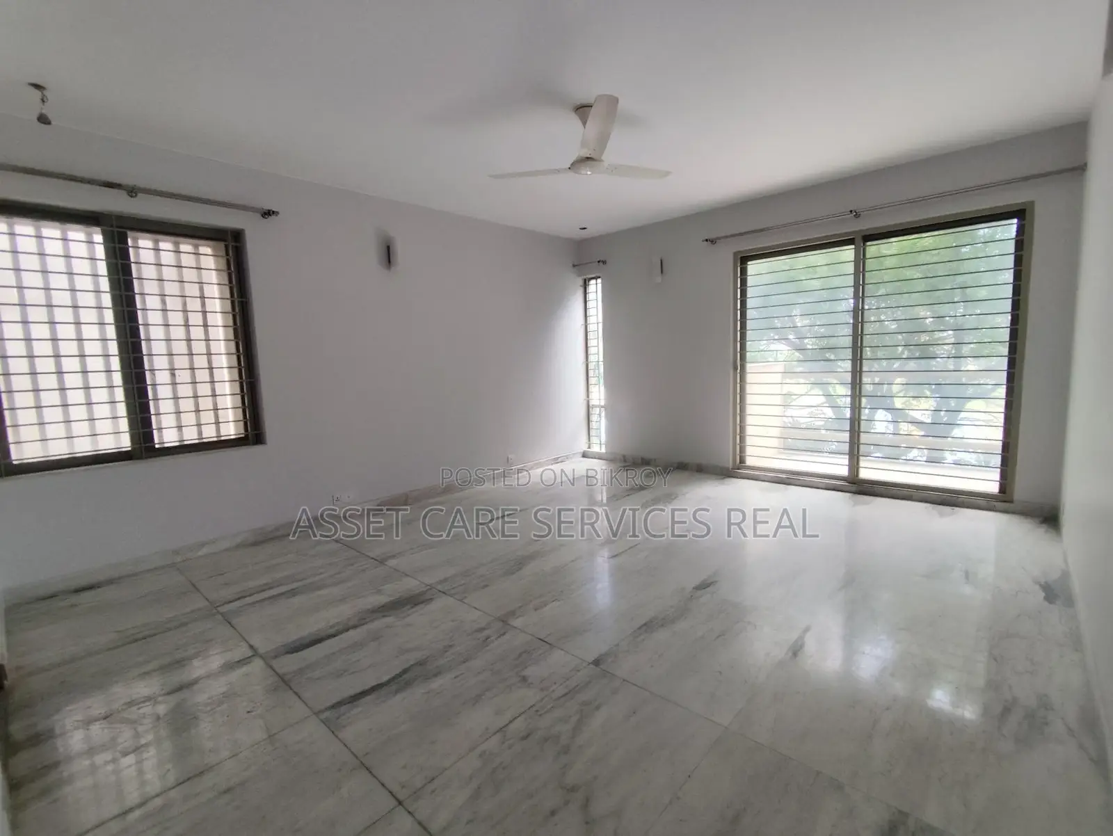 Lake View 3-Bed Un-Furnished Shanta Luxury Apartment Rent In Gulshan-1 in Gulshan