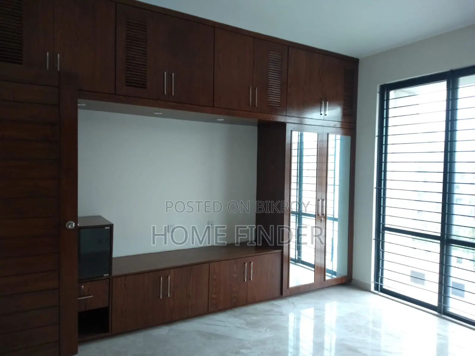 Semi-Furnished Flat with Swimming Pool and Gym Facilities for Rent in Gulshan 2 in Gulshan