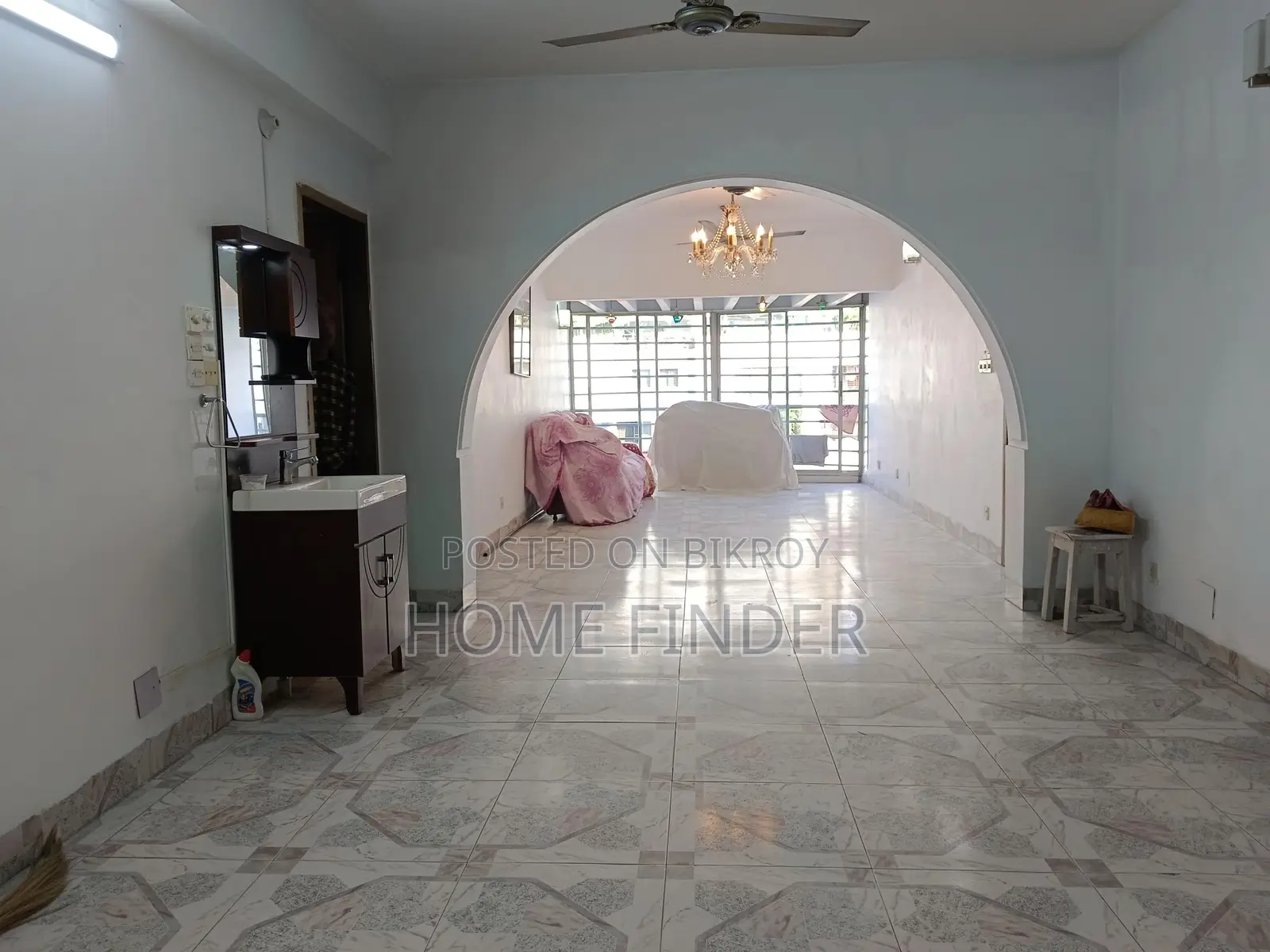 2400 Sqft Un-Furnished Apartment For Rent In Gulshan 1 in Gulshan