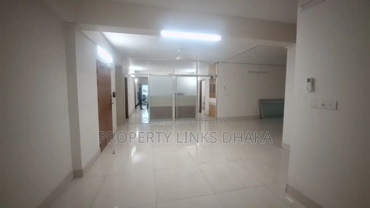 Unfurnished flat for Rent office Gulshan in Gulshan
