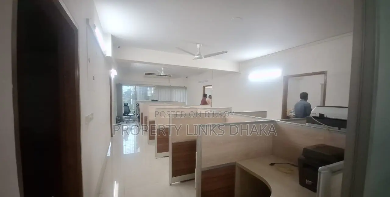 Unfurnished flat for Rent office Gulshan in Gulshan