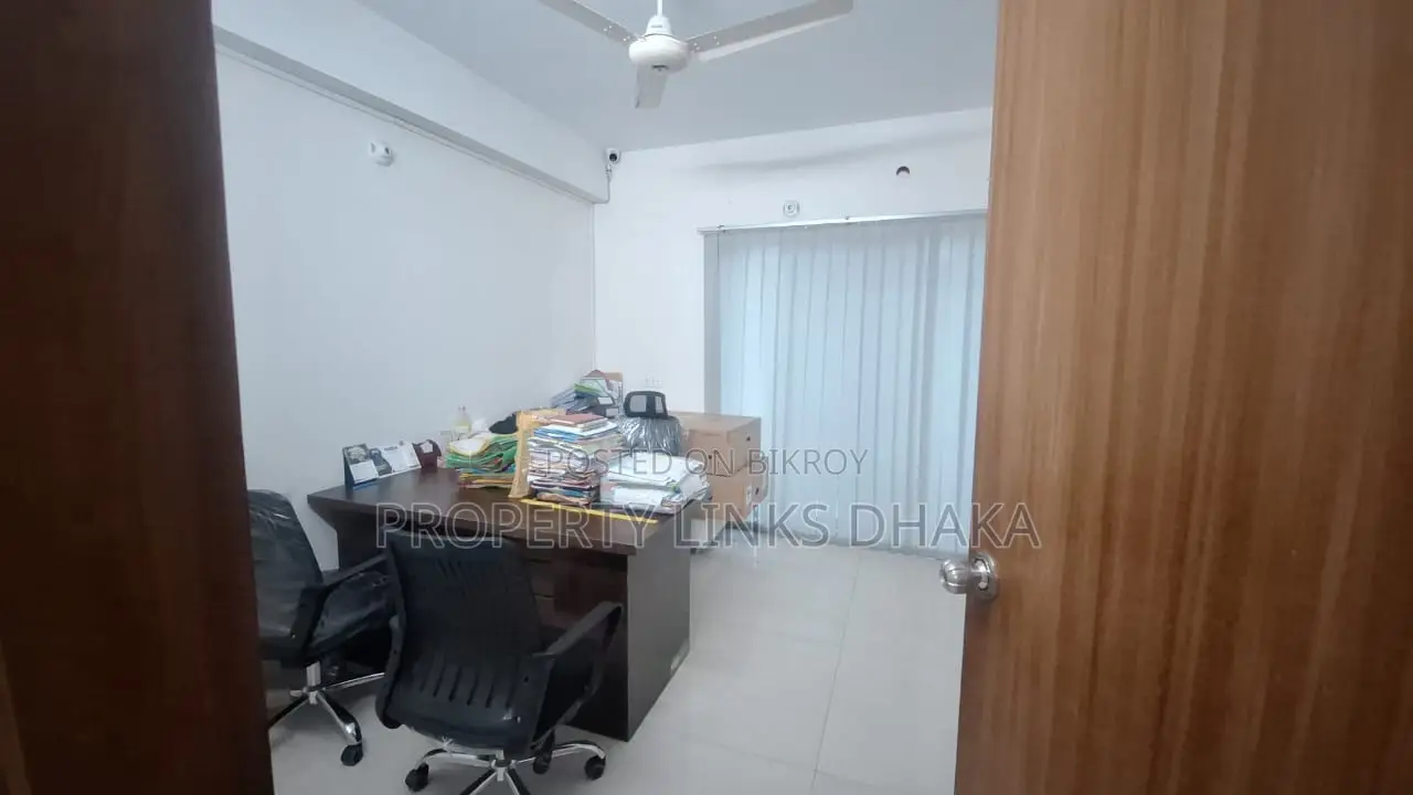 Unfurnished flat for Rent office Gulshan in Gulshan