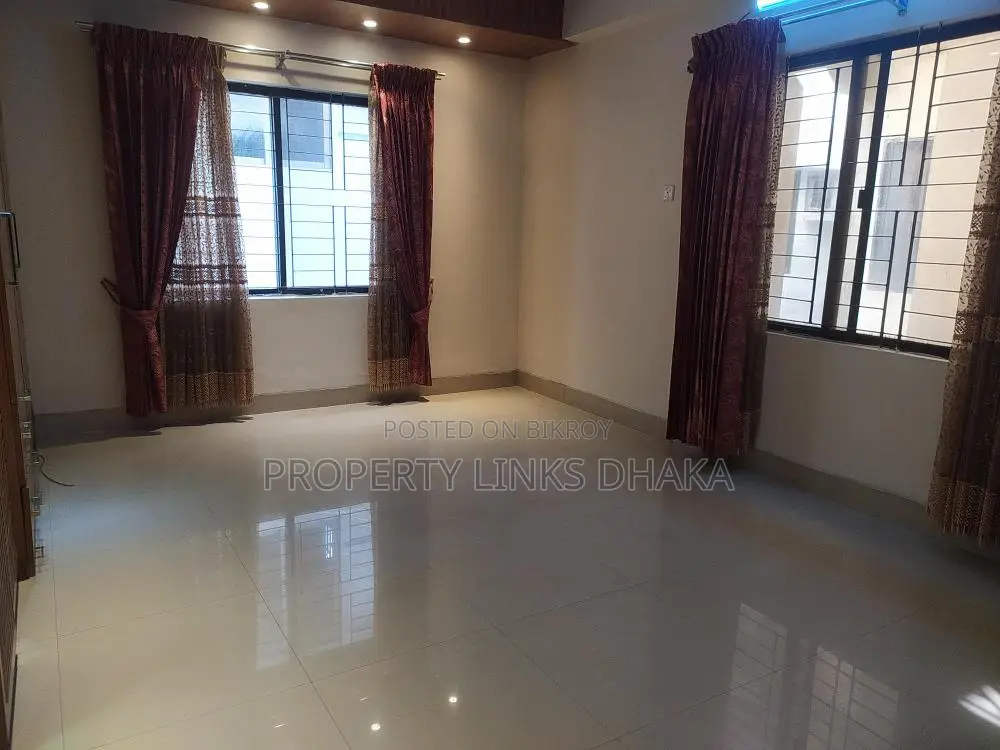 3-Bedroom, 4-Washroom, 3-Balcony Apartment with Drawing, Dining, and Parking in Gulshan