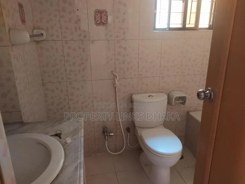 3-Bedroom, 4-Washroom, 3-Balcony Apartment with Drawing, Dining, and Parking in Gulshan