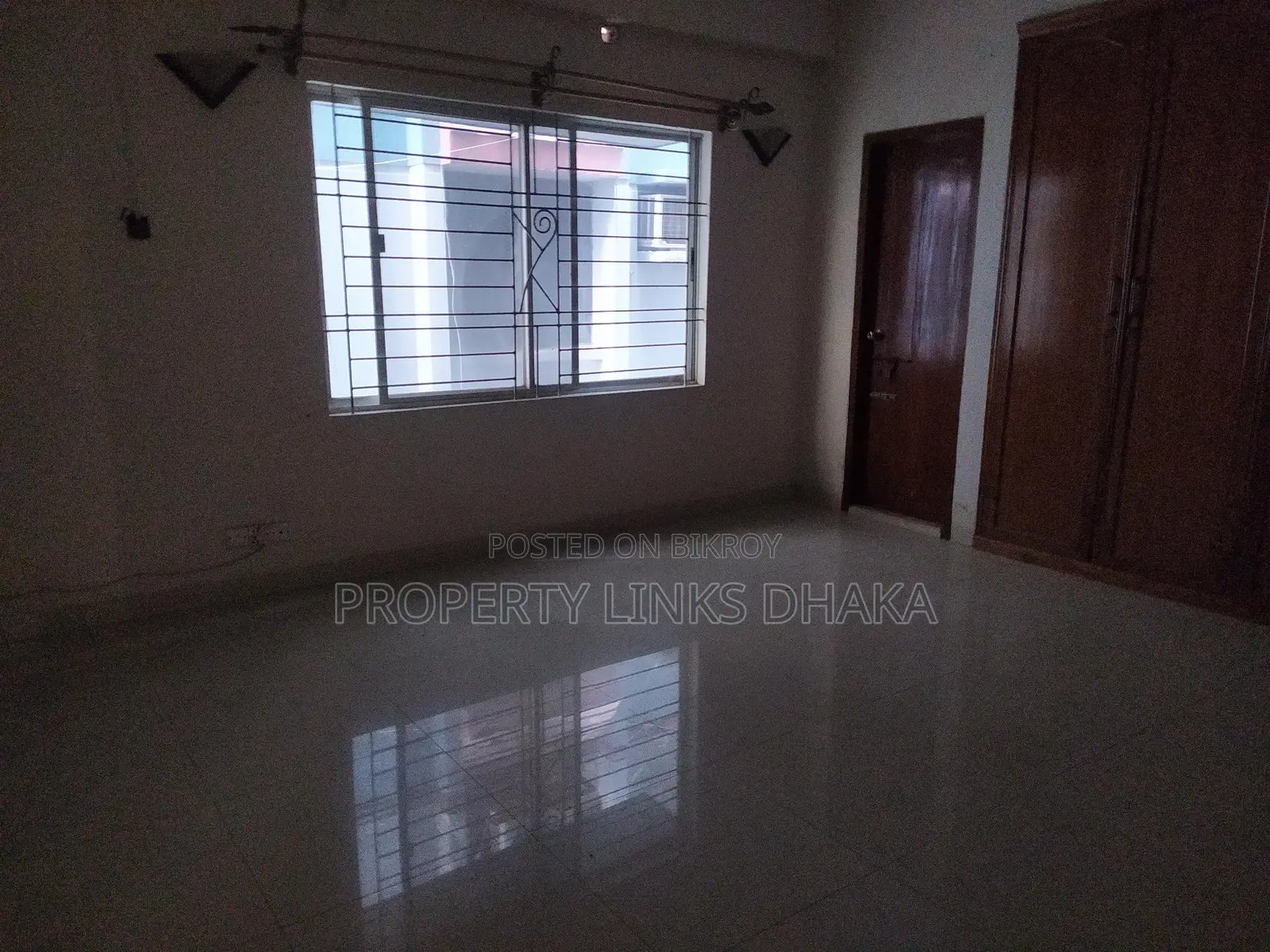 Unfurnished flat for Rent in office Gulshan in Gulshan