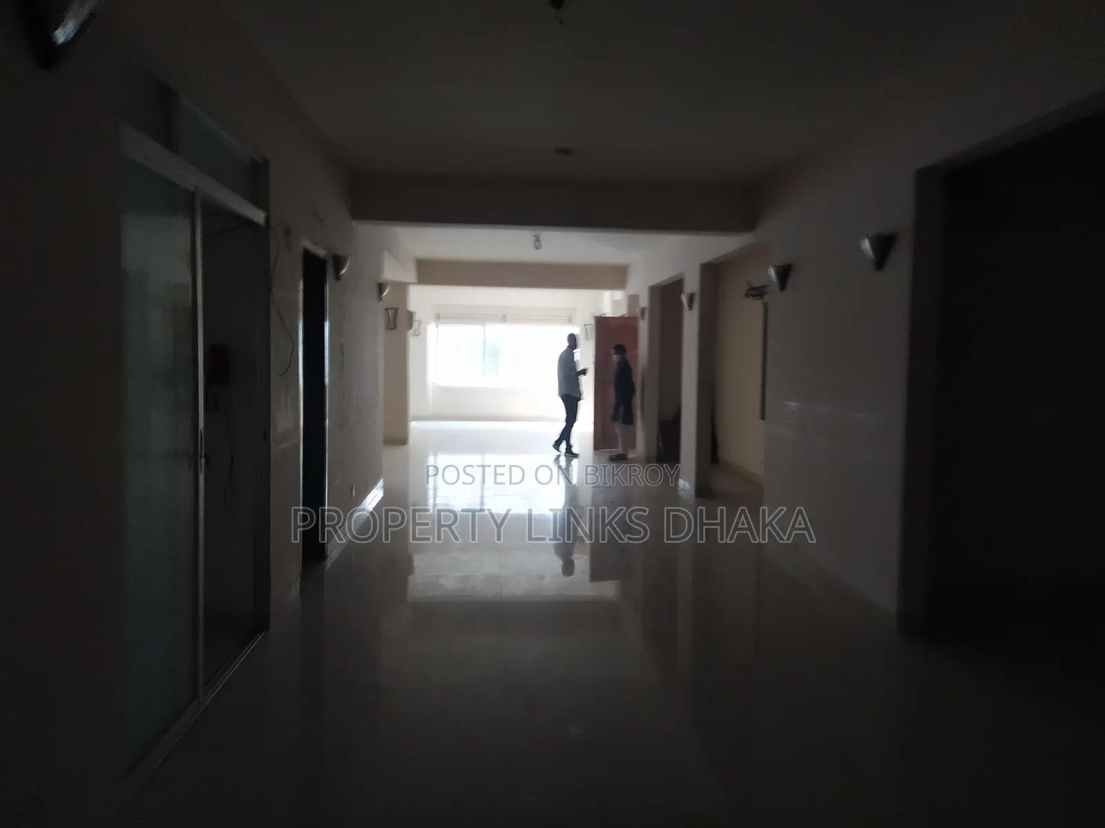 Unfurnished flat for Rent in office Gulshan in Gulshan