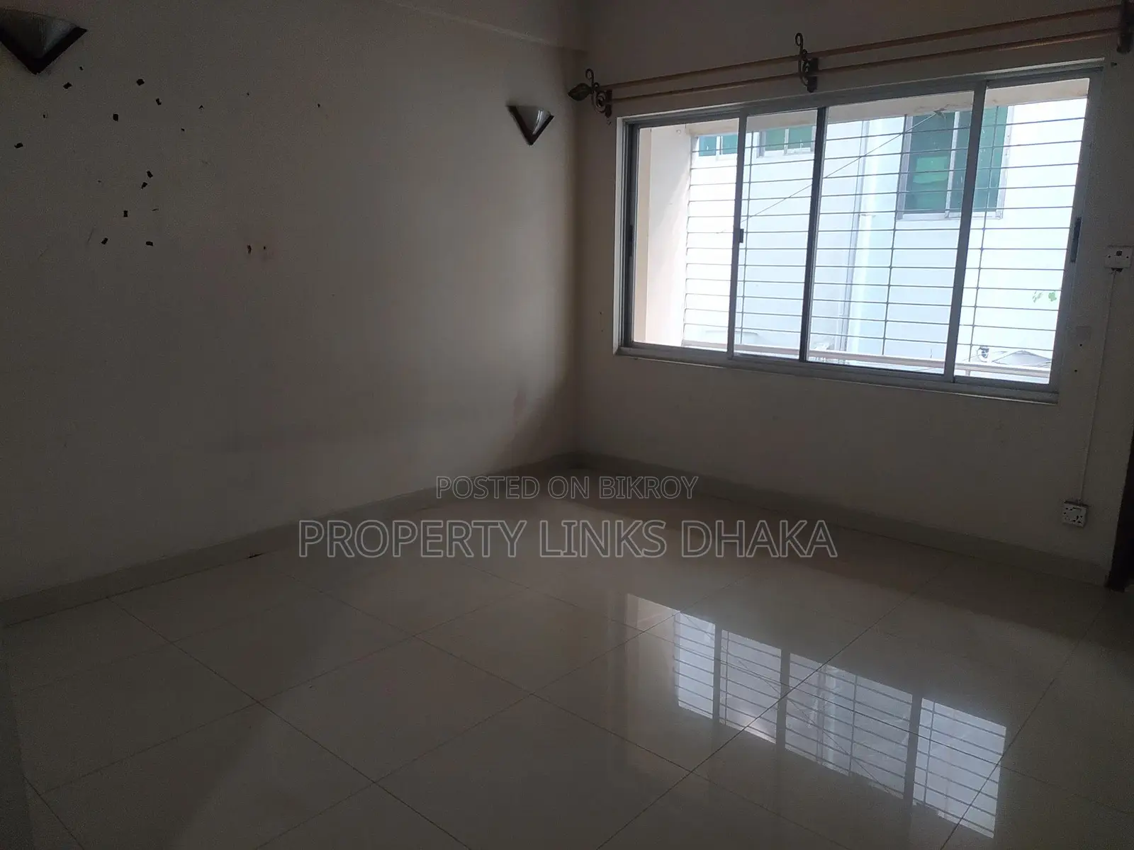 Unfurnished flat for Rent in office Gulshan in Gulshan