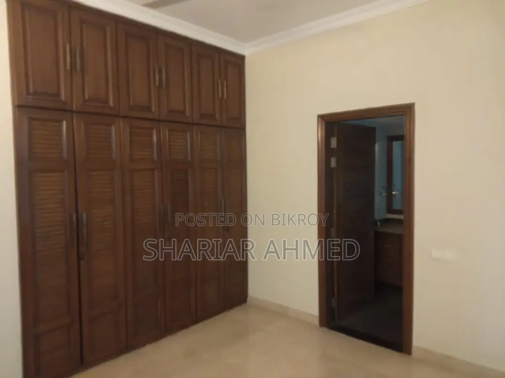 Unfurnished 3-bed 2650 Sqft Apartment Rent @ Gulshan in Gulshan