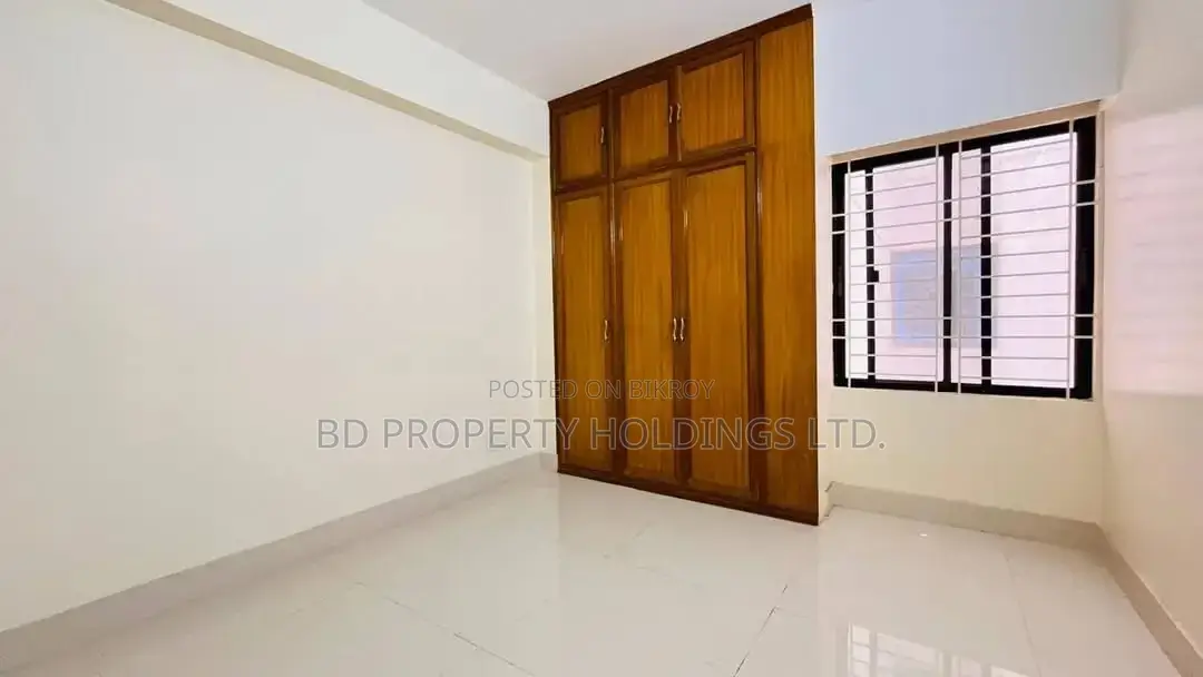 Exclusive 2600 Sft Semi Furnish Apartment Rent In Bashundhara in Basundhara