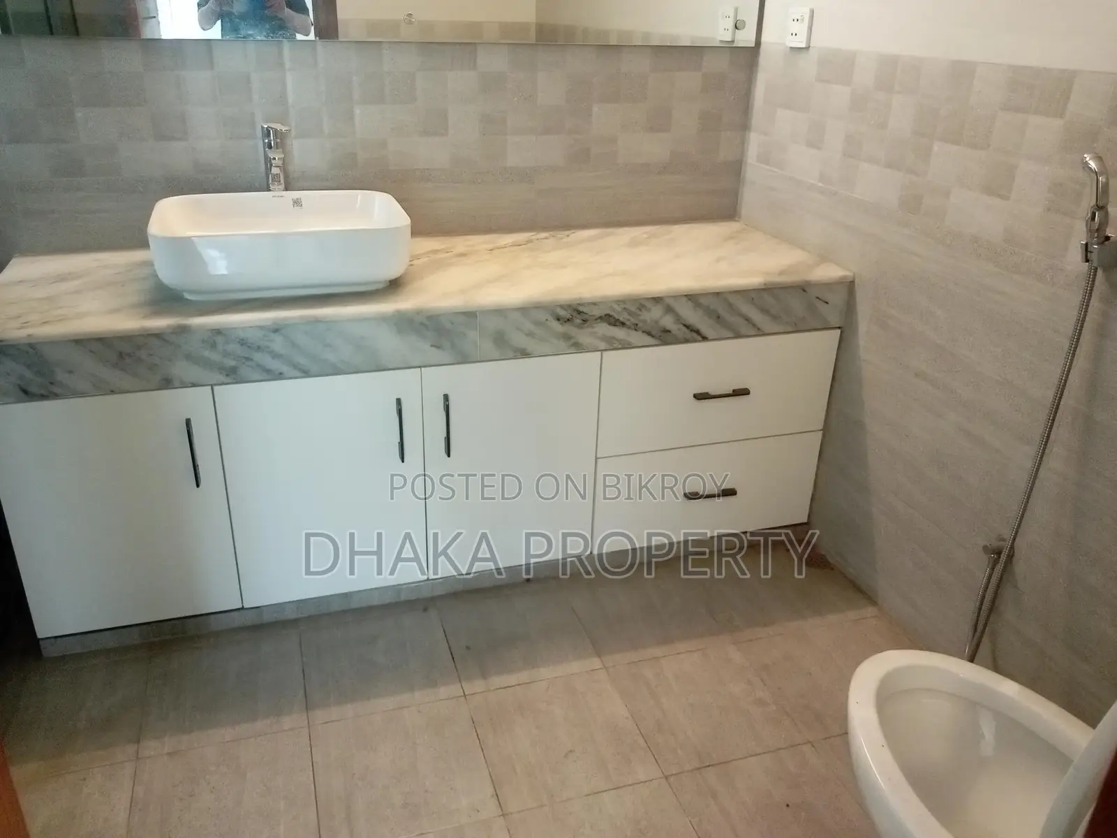 Semi-Furnished Luxurious Apartment Rent in Banani in Banani